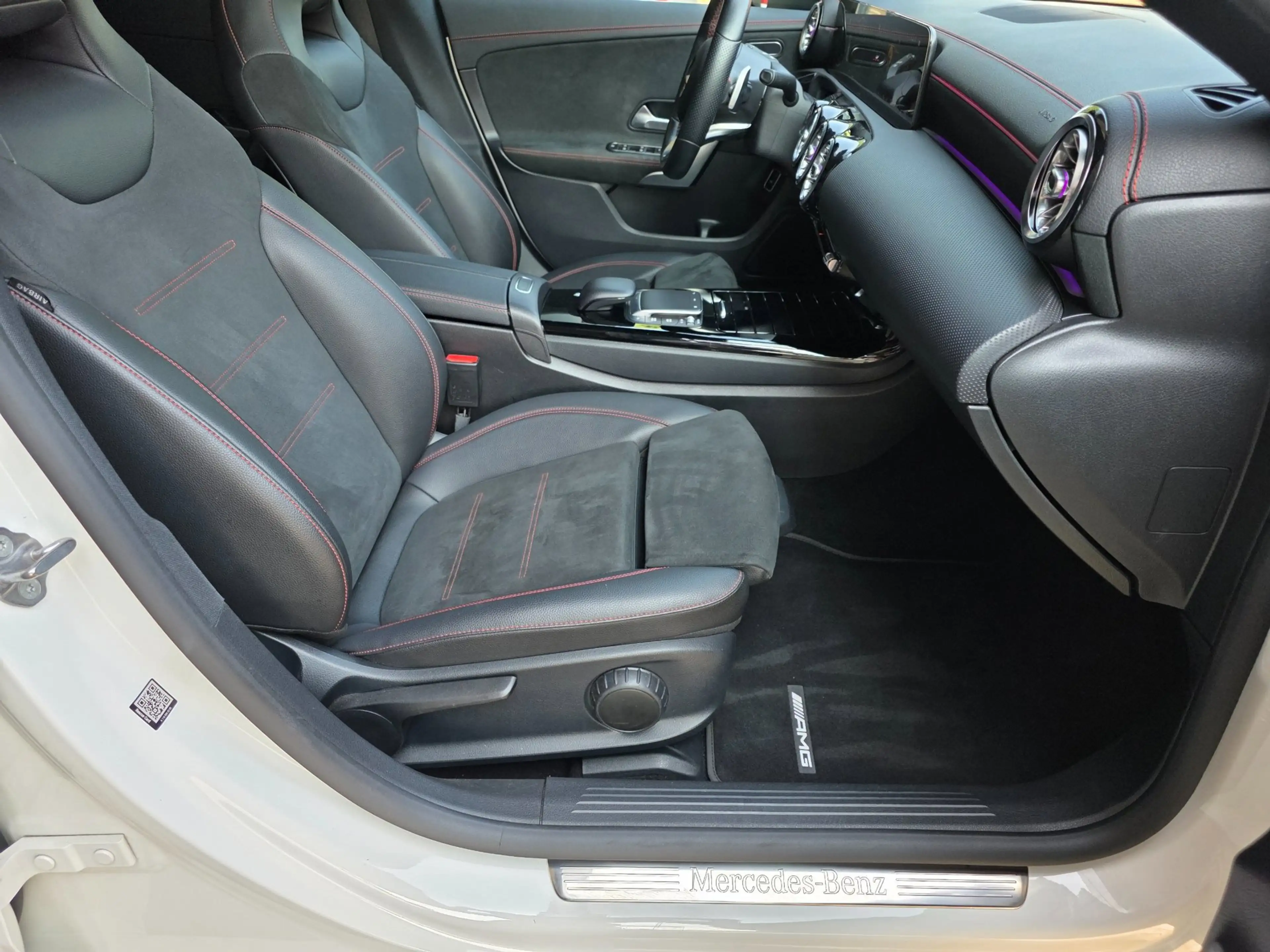 Mercedes-Benz CLA 200 Premium Plus / PANO / SFEER / CARPLAY / KEYLESS / — photo 24