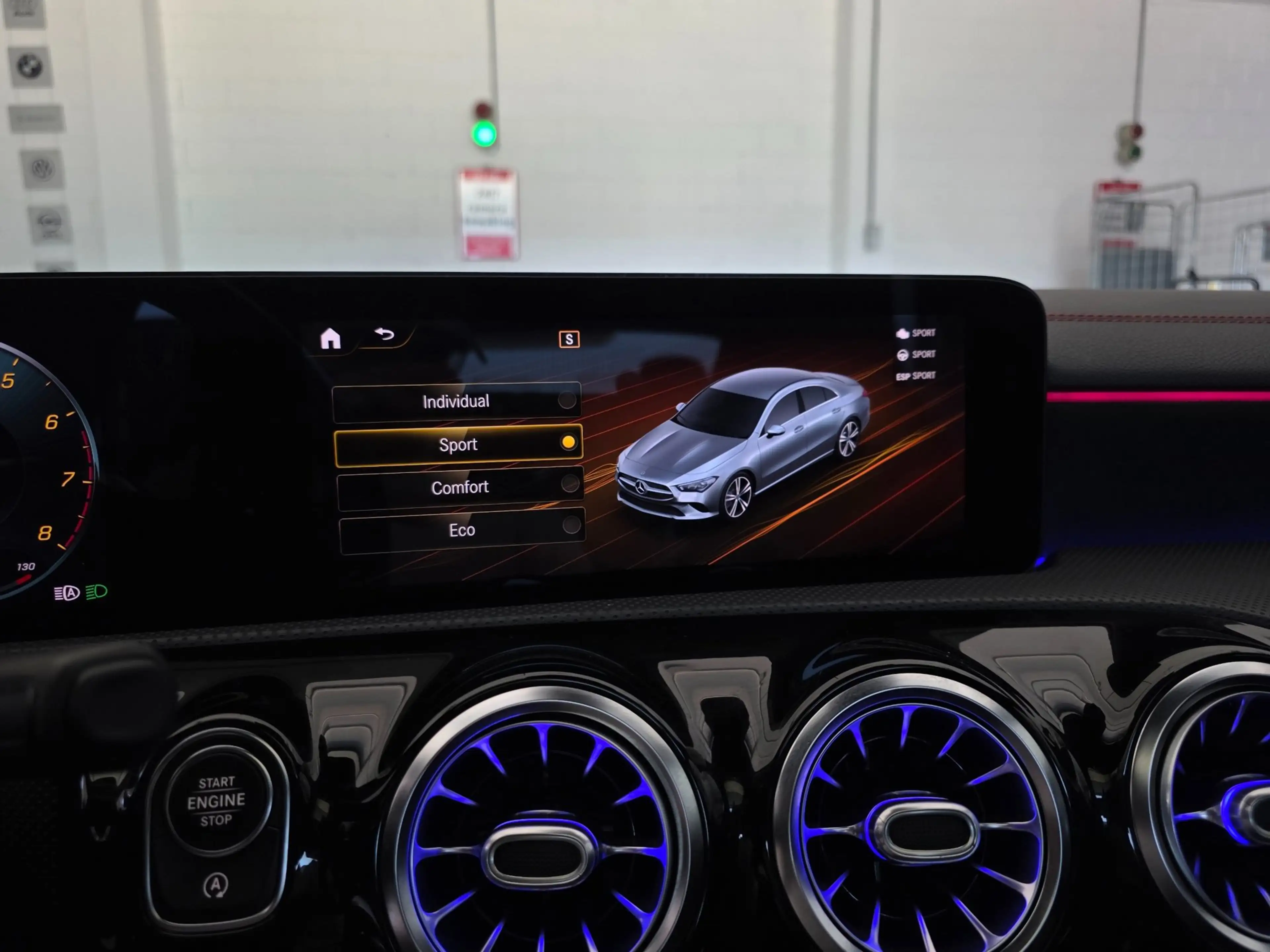 Mercedes-Benz CLA 200 Premium Plus / PANO / SFEER / CARPLAY / KEYLESS / — photo 41