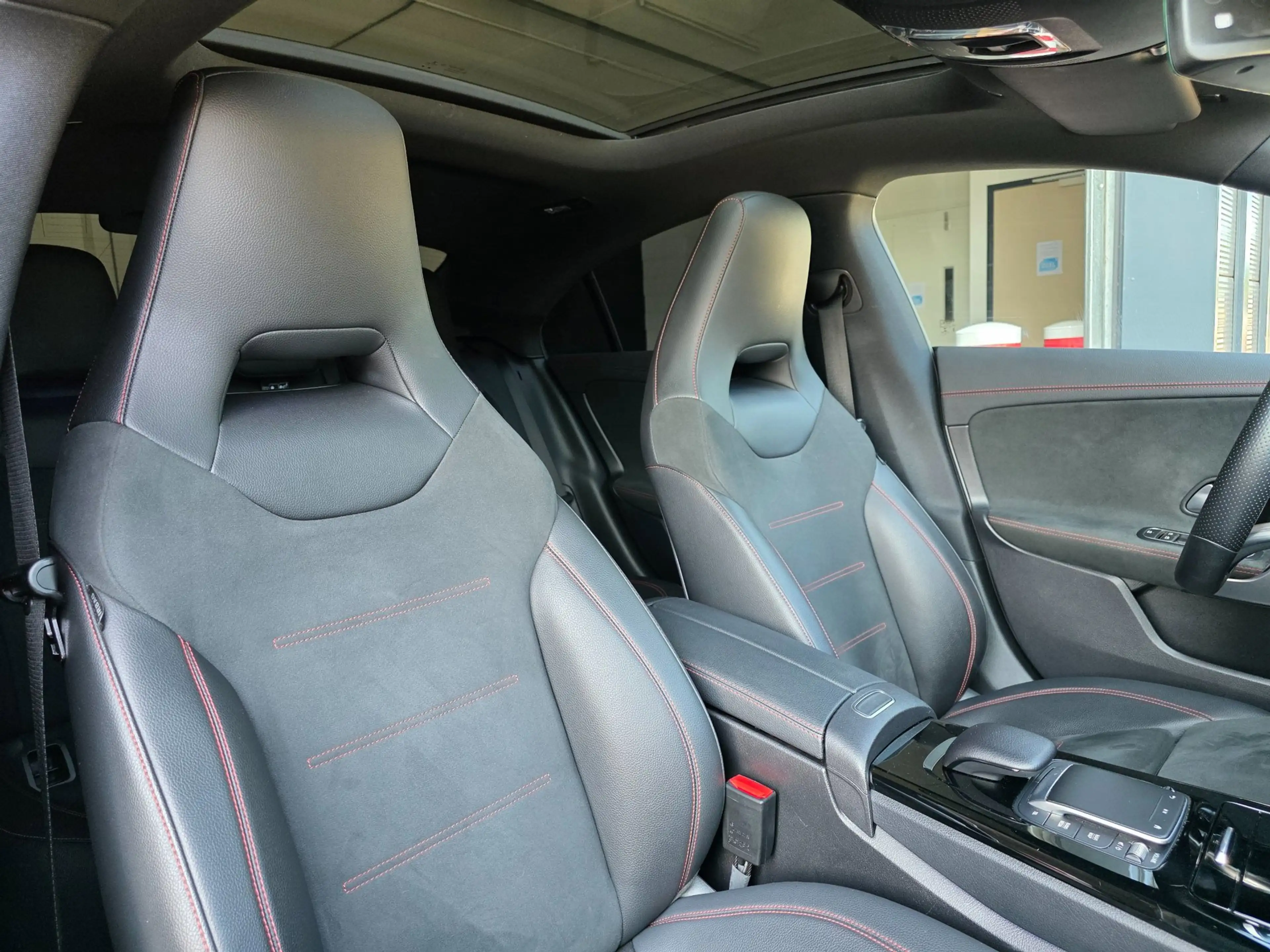 Mercedes-Benz CLA 200 Premium Plus / PANO / SFEER / CARPLAY / KEYLESS / — photo 21