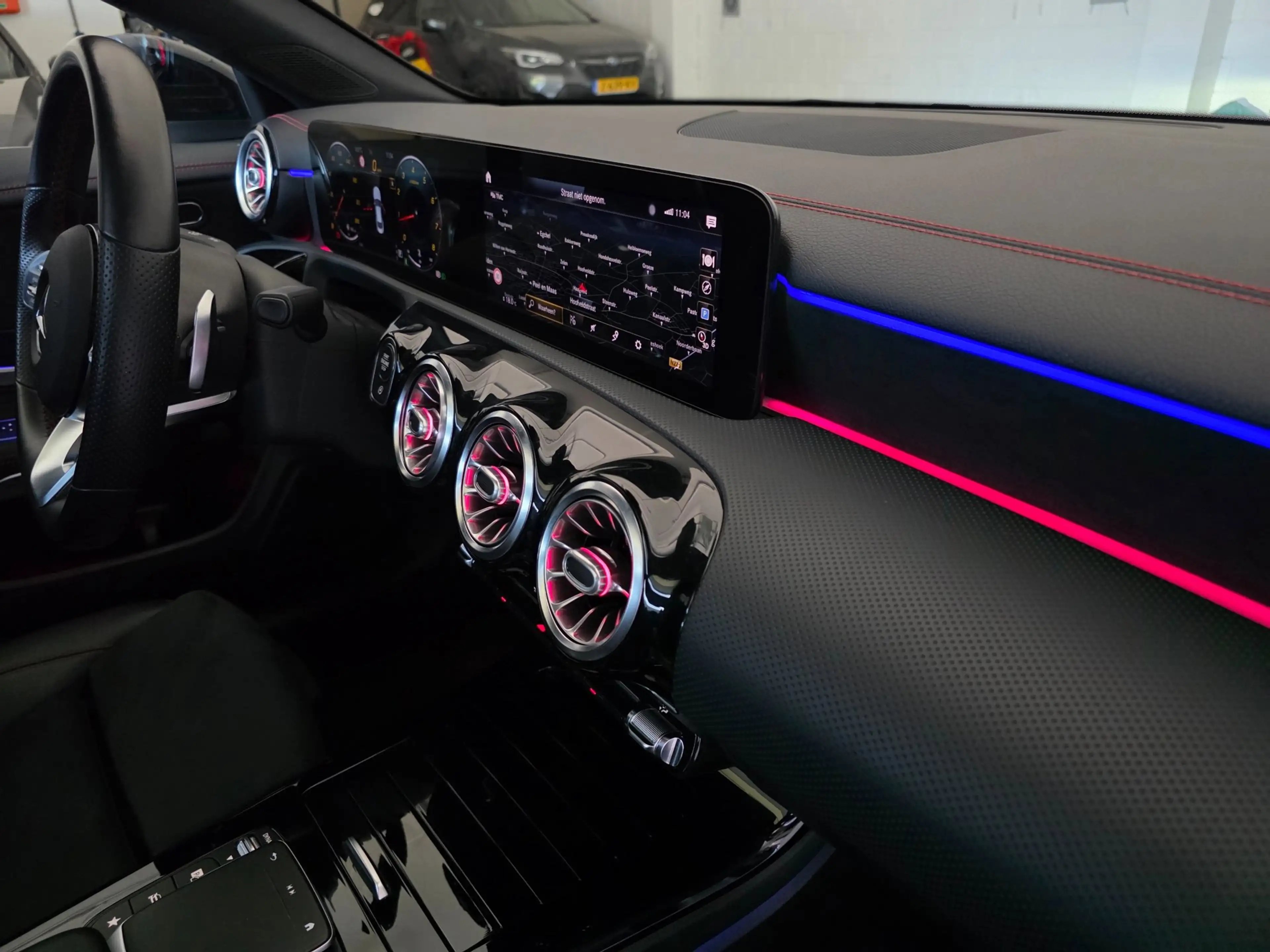 Mercedes-Benz CLA 200 Premium Plus / PANO / SFEER / CARPLAY / KEYLESS / — photo 37