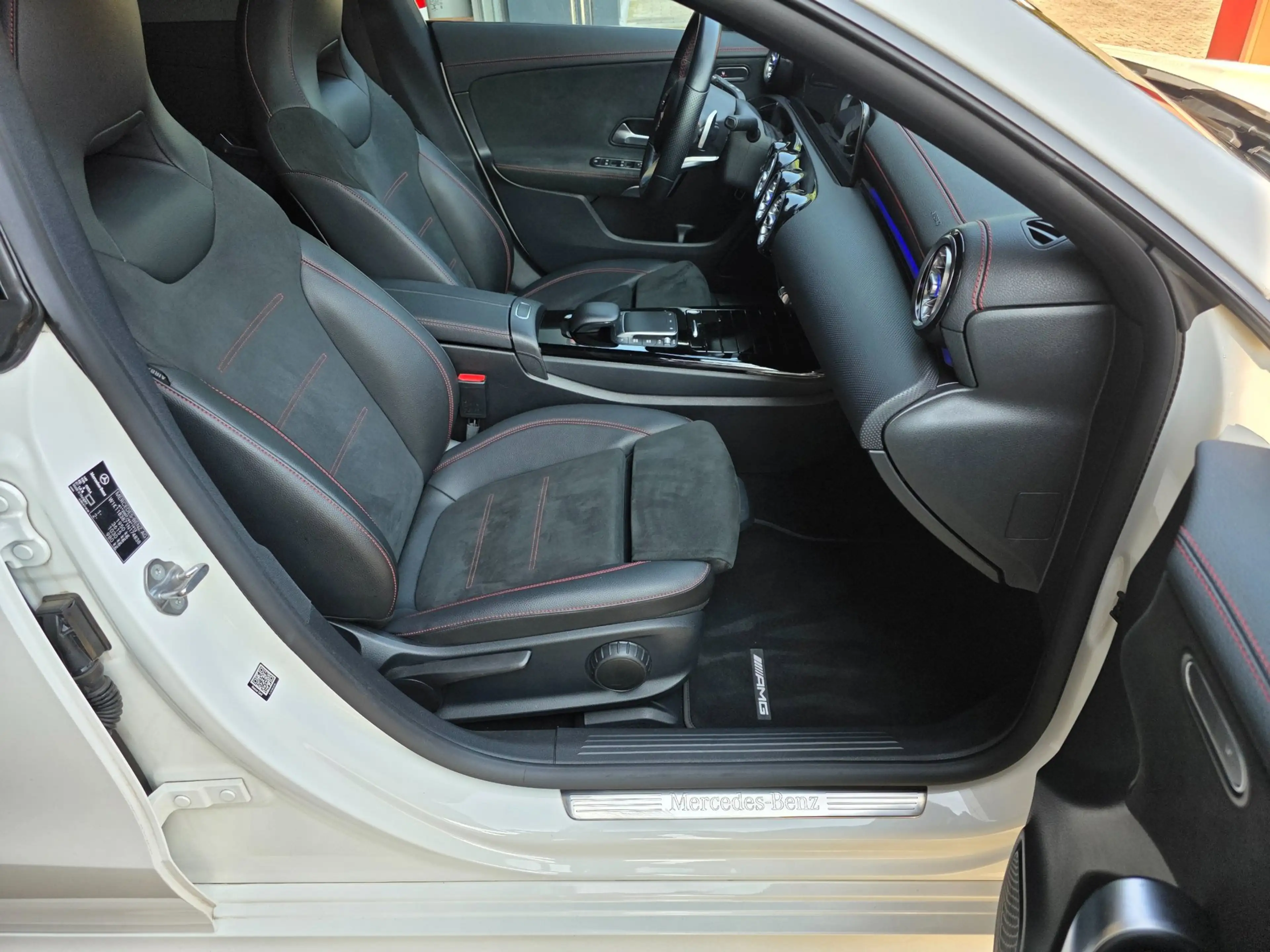 Mercedes-Benz CLA 200 Premium Plus / PANO / SFEER / CARPLAY / KEYLESS / — photo 22