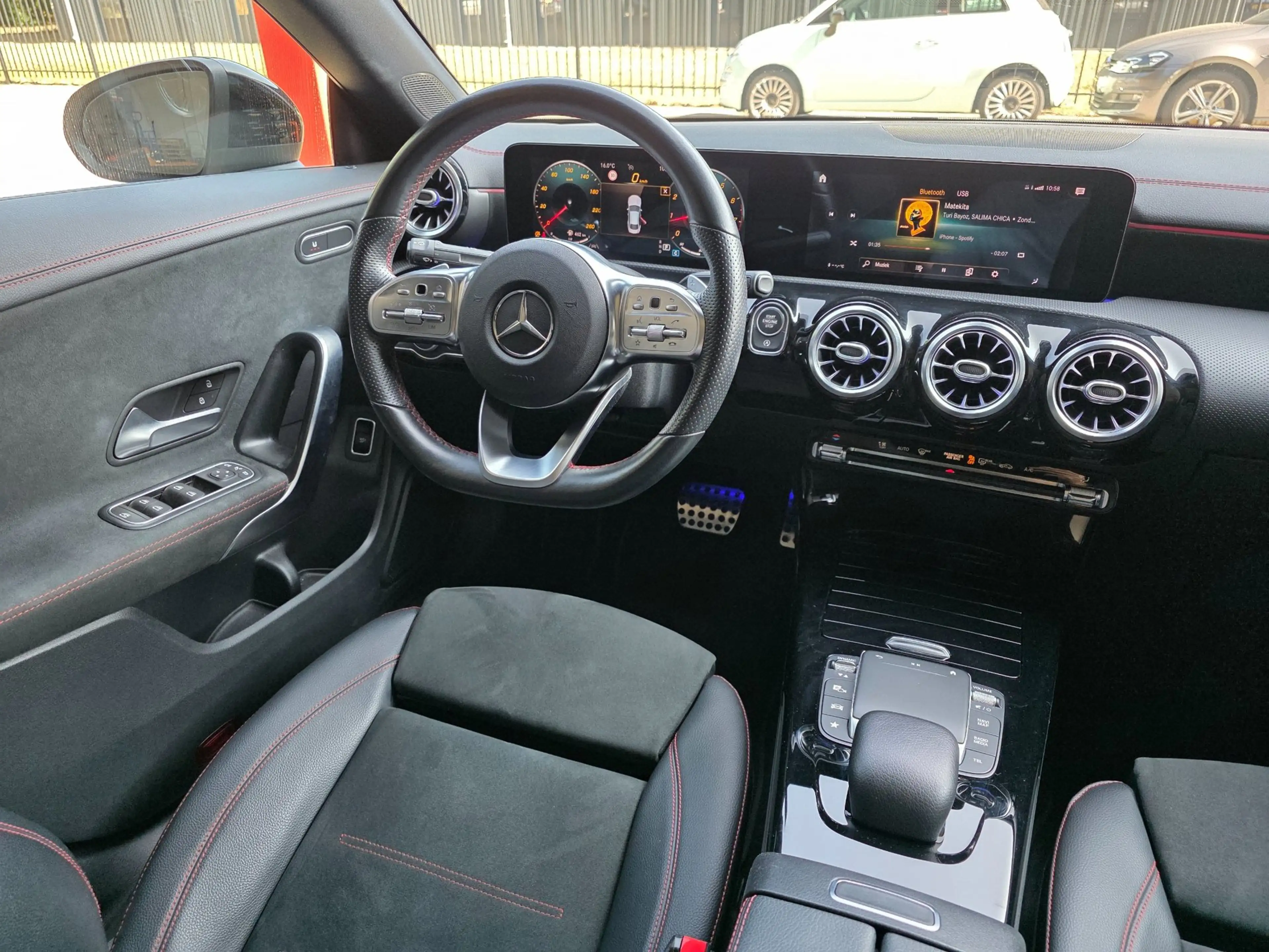 Mercedes-Benz CLA 200 Premium Plus / PANO / SFEER / CARPLAY / KEYLESS / — photo 31
