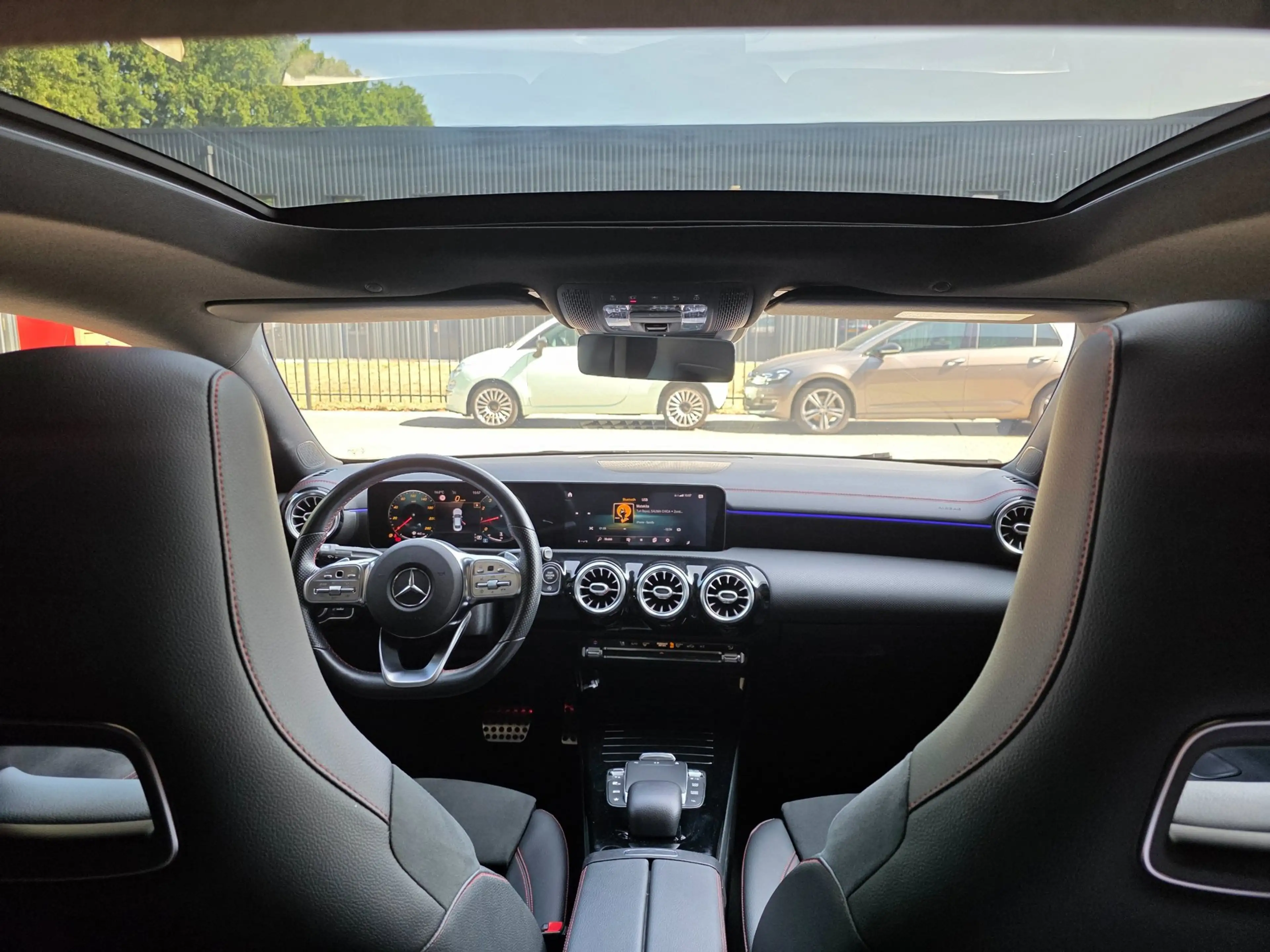 Mercedes-Benz CLA 200 Premium Plus / PANO / SFEER / CARPLAY / KEYLESS / — photo 29