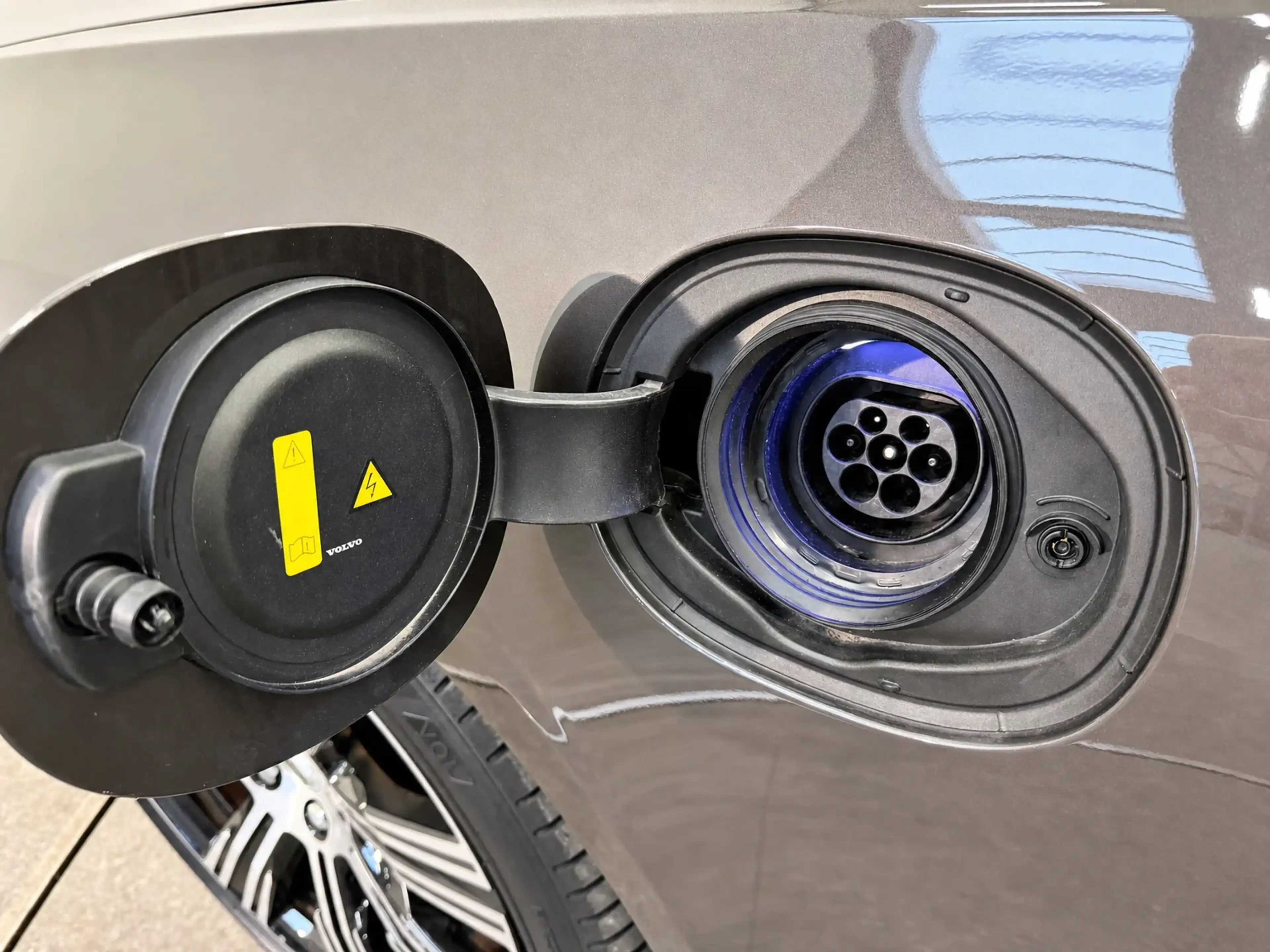 Volvo V90 2.0 T6 PHEV CORE AUTO 4WD — photo 4