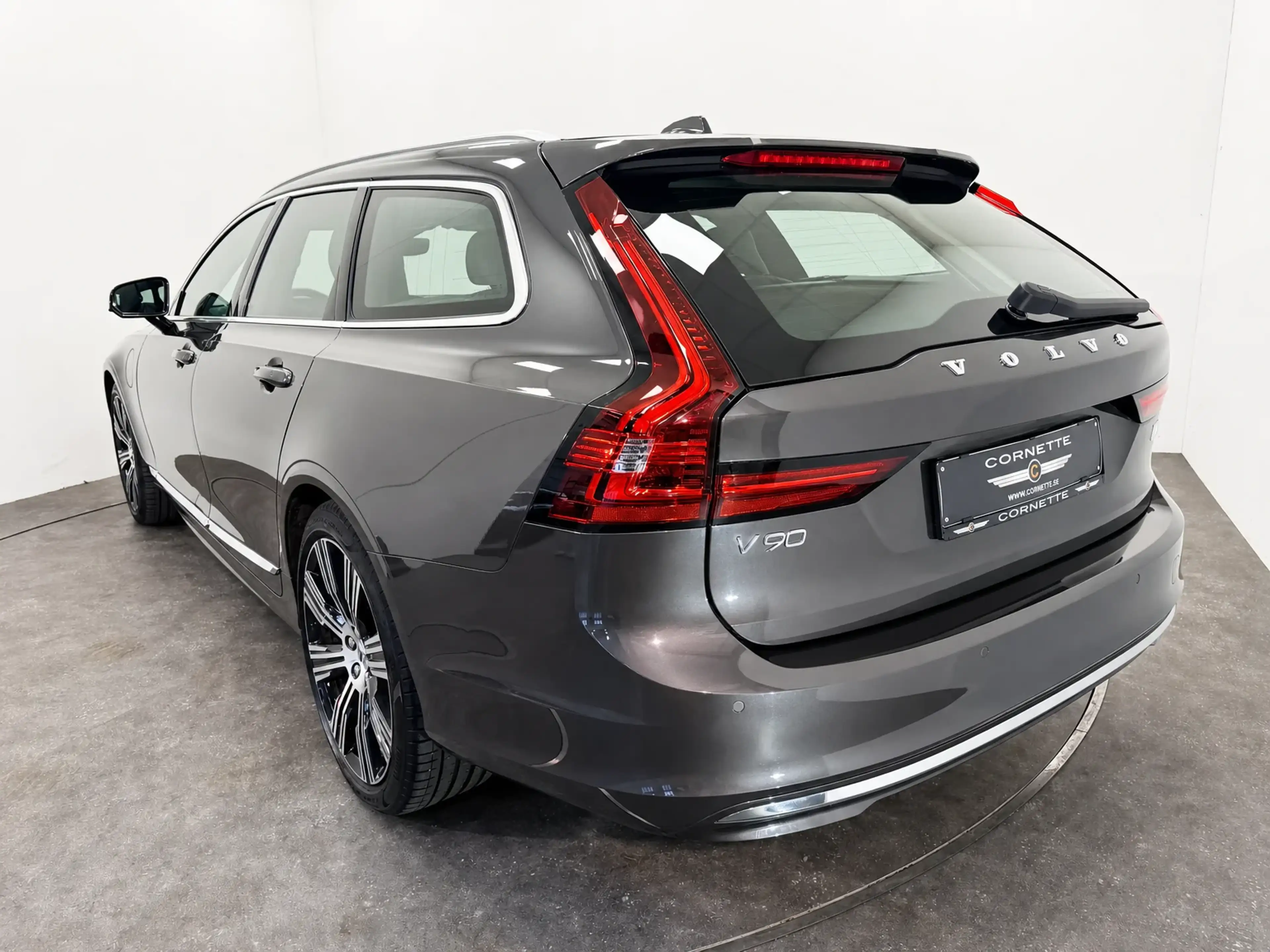 Volvo V90 2.0 T6 PHEV CORE AUTO 4WD — photo 5