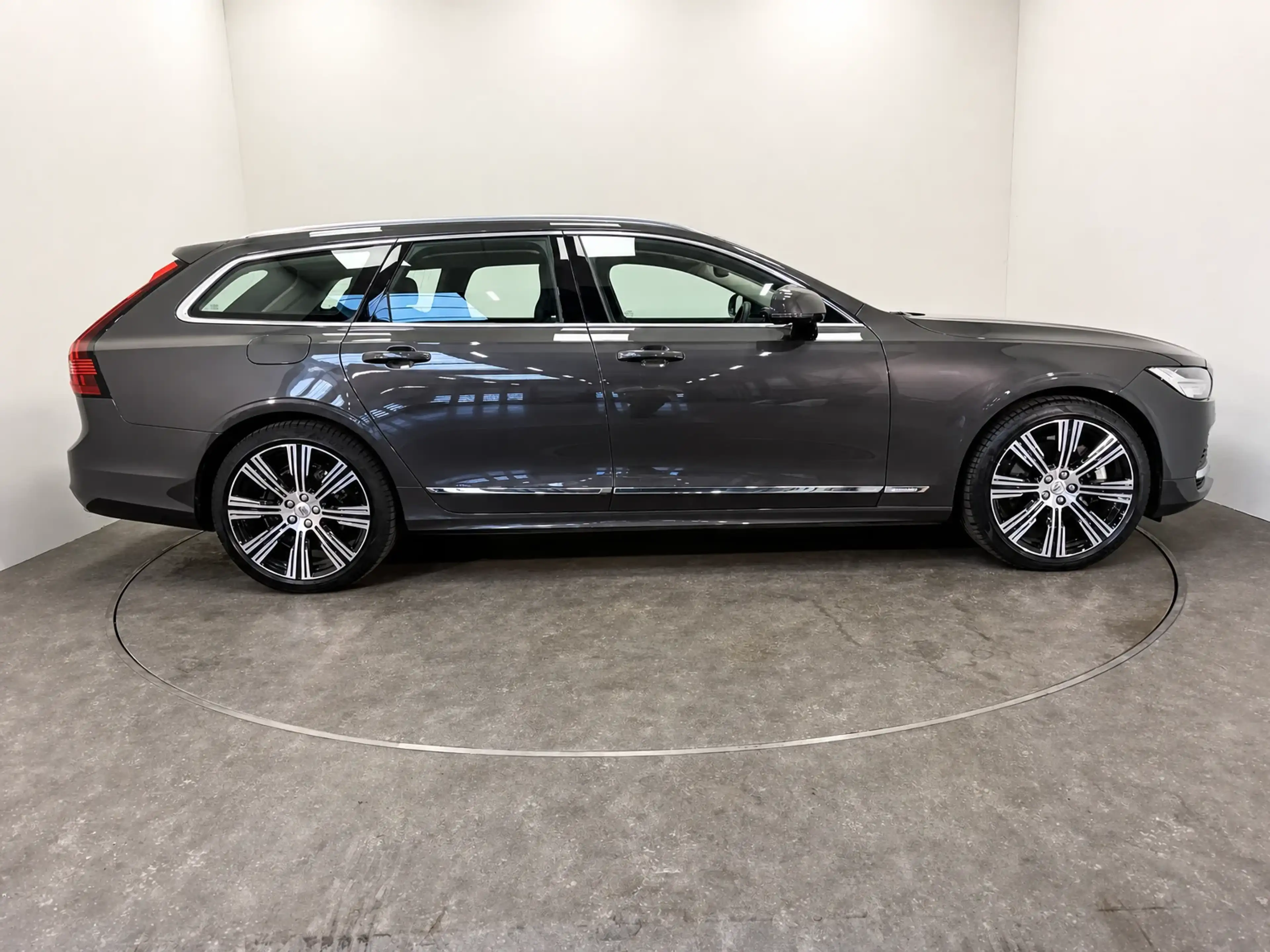 Volvo V90 2.0 T6 PHEV CORE AUTO 4WD — photo 9