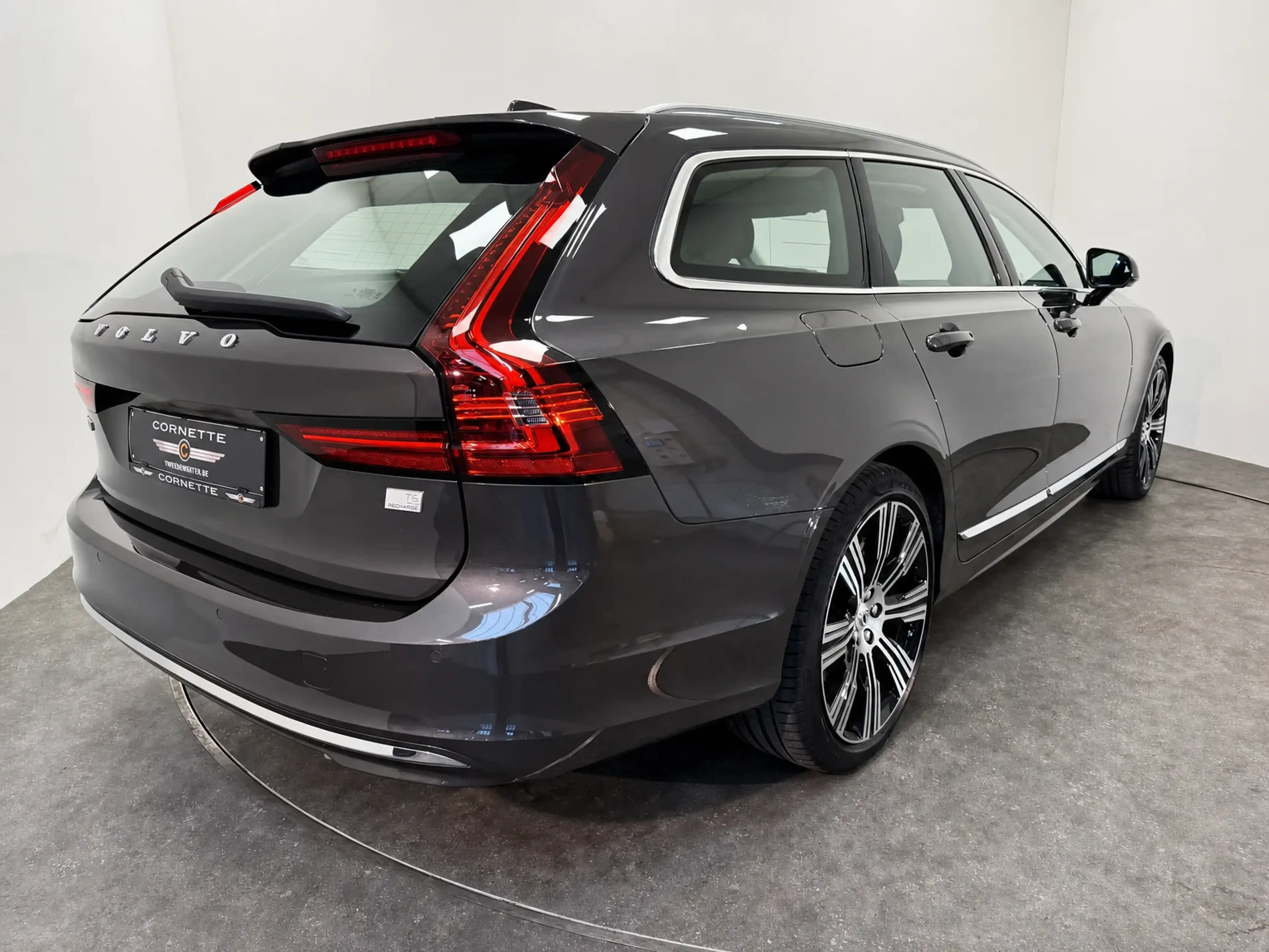 Volvo V90 2.0 T6 PHEV CORE AUTO 4WD — photo 8