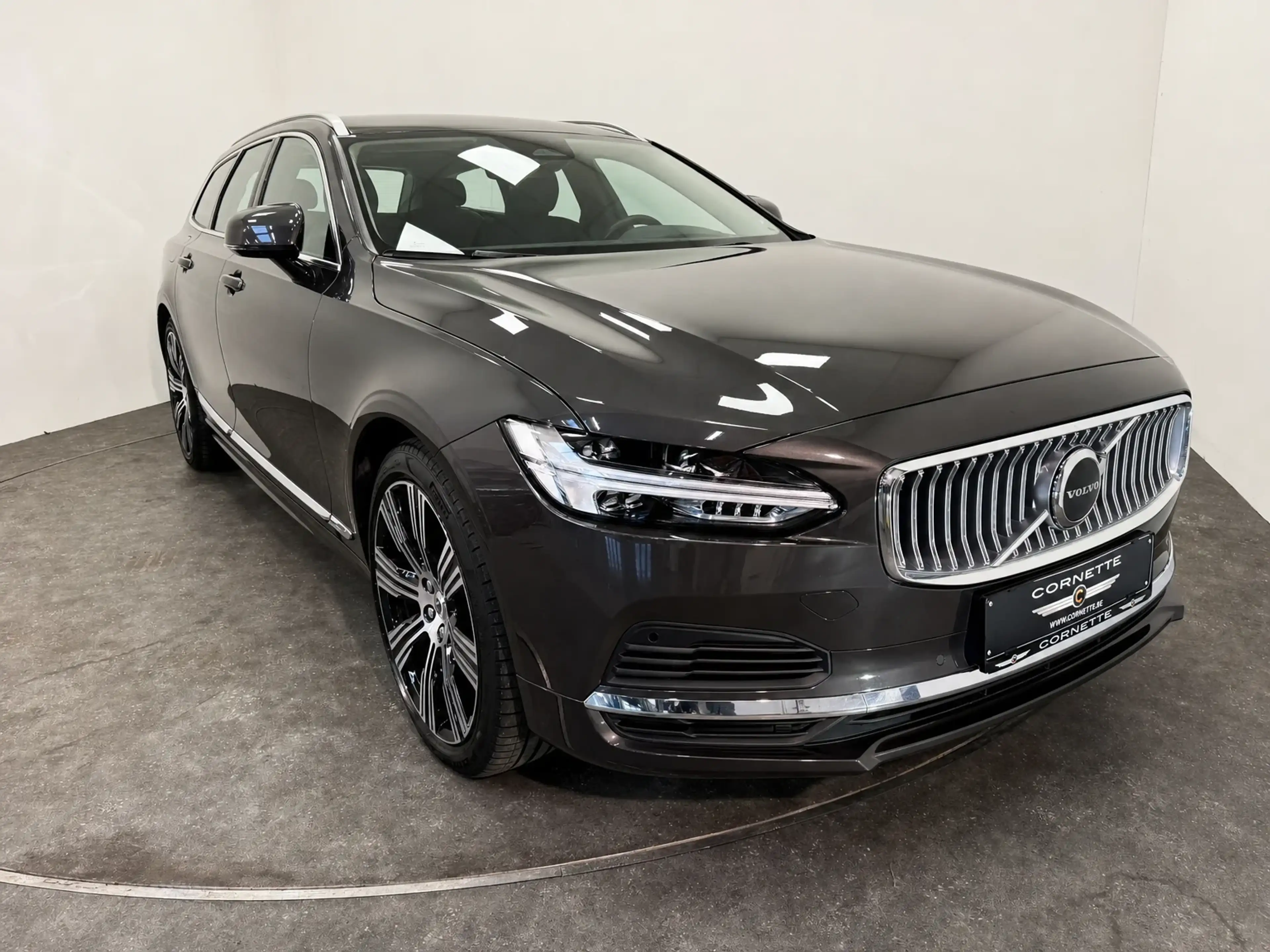 Volvo V90 2.0 T6 PHEV CORE AUTO 4WD — photo 10