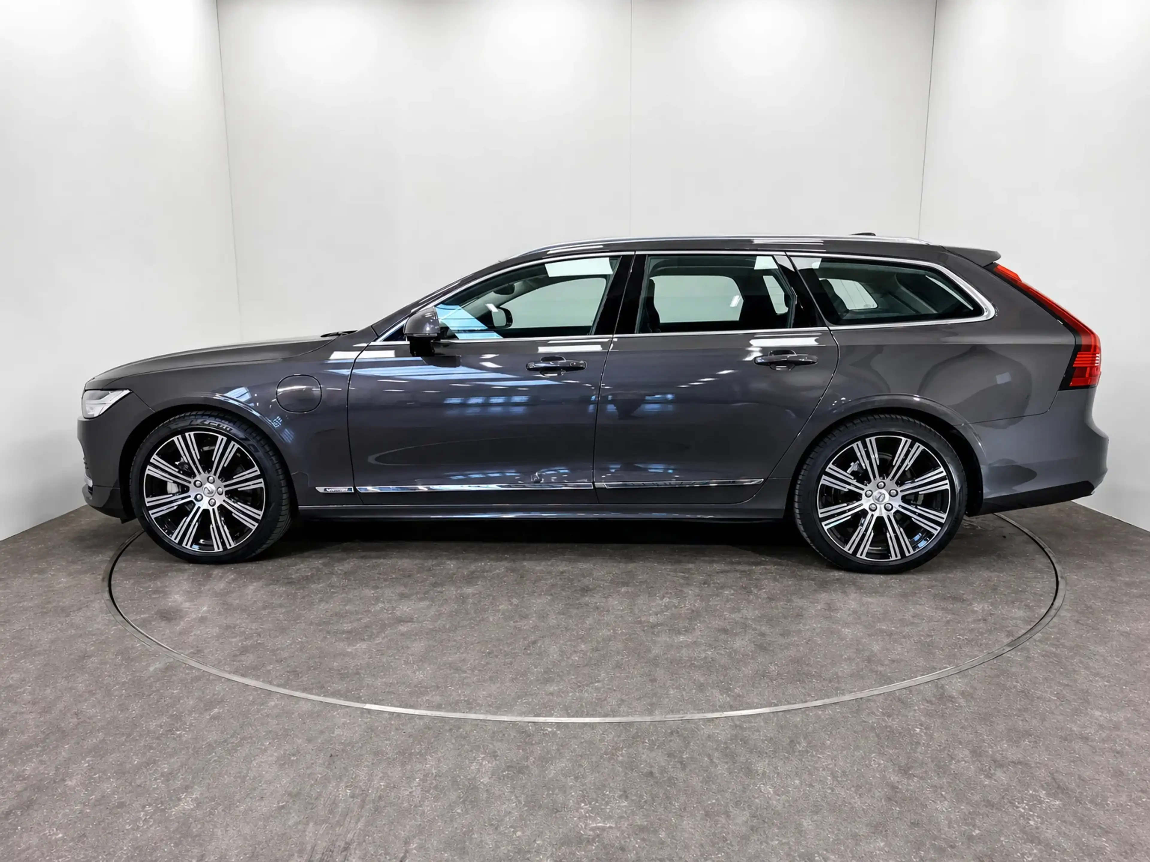 Volvo V90 2.0 T6 PHEV CORE AUTO 4WD — photo 3