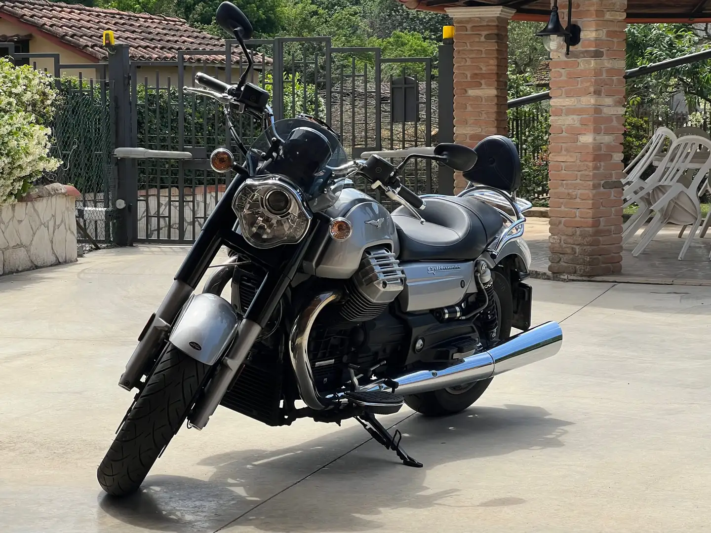 Moto Guzzi California 1400 custom Grau - 1