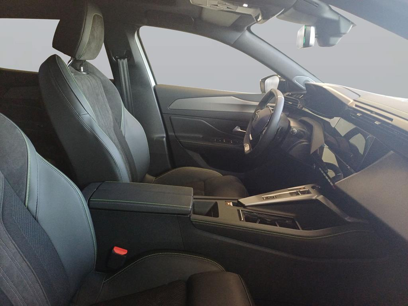 Peugeot 408 E-408 GT Elektromotor 210 58 kWh — photo 12