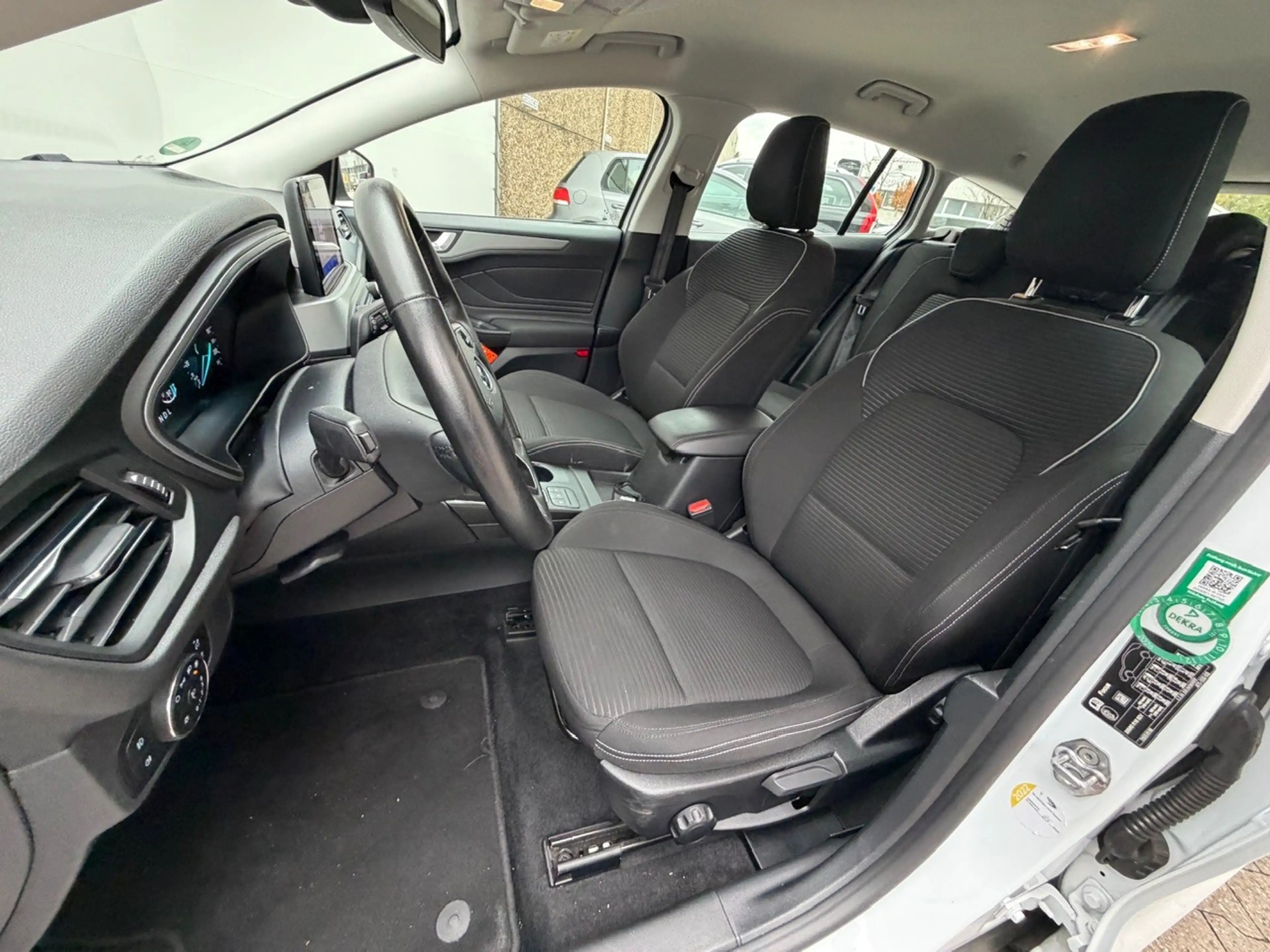 Ford Focus Turnier 1.5 EcoBlue Aut. TITANIUM STYLE — photo 4