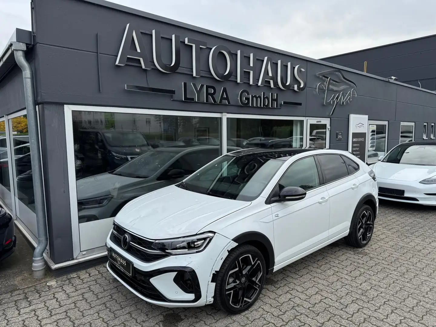 Volkswagen Taigo 1.5 TSI DSG R-Line*IQ-LIGHT*NAVI*PANO*KAM* Weiß - 2