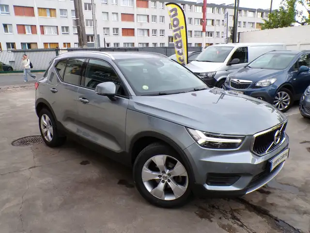 Volvo XC40 view 3