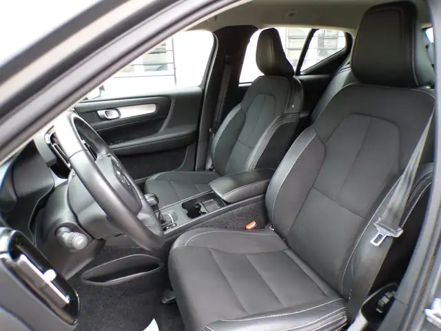Volvo XC40 view 11