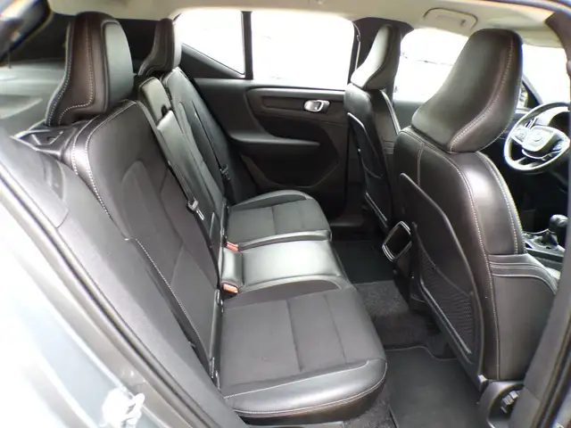 Volvo XC40 view 14