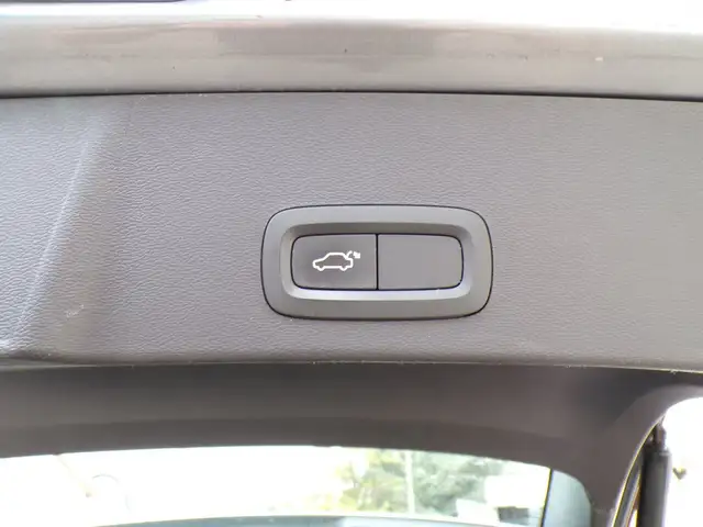 Volvo XC40 view 9