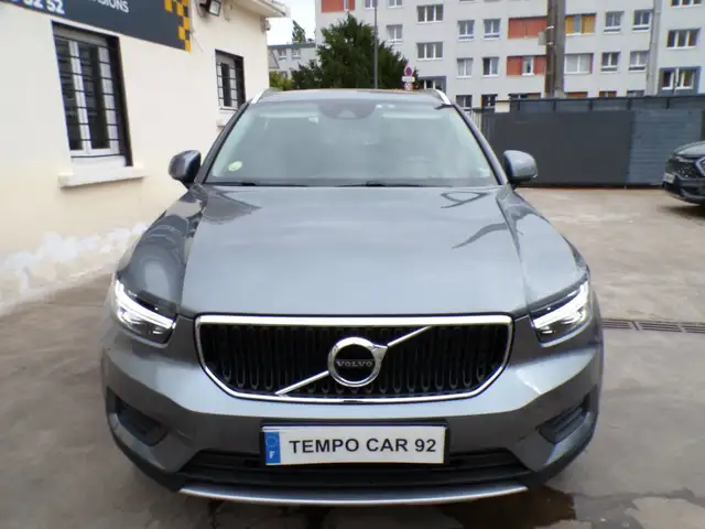 Volvo XC40 view 2