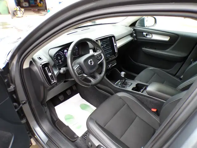 Volvo XC40 view 10