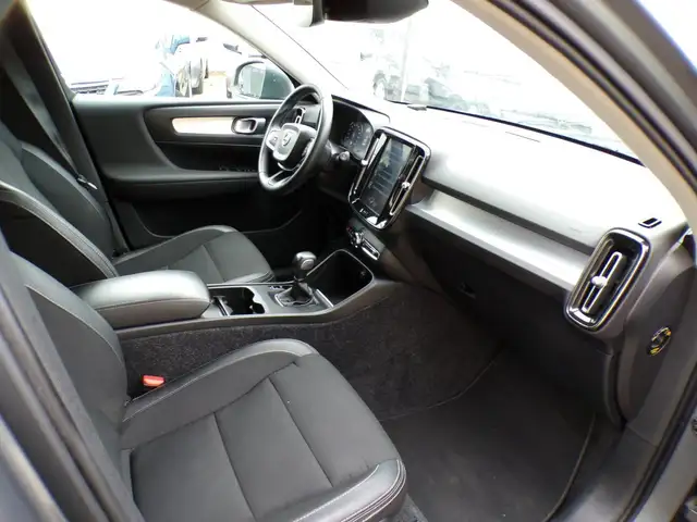 Volvo XC40 view 12