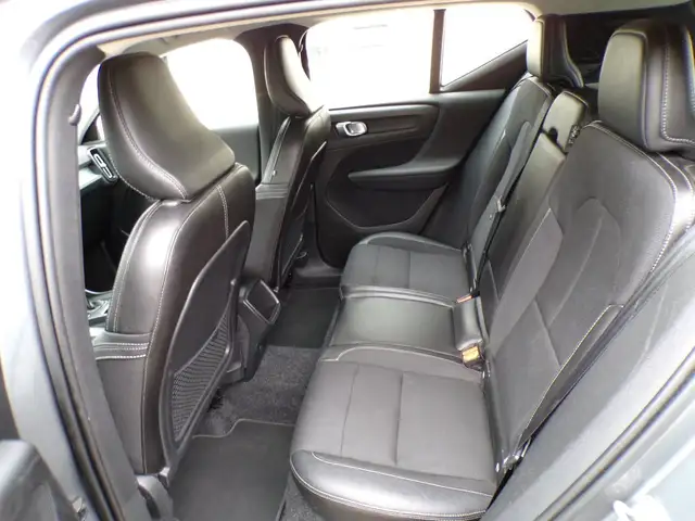 Volvo XC40 view 15