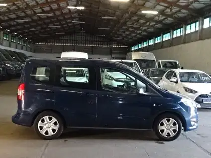 Annonce voiture d'occasion Ford Tourneo Courier - CARADIZE