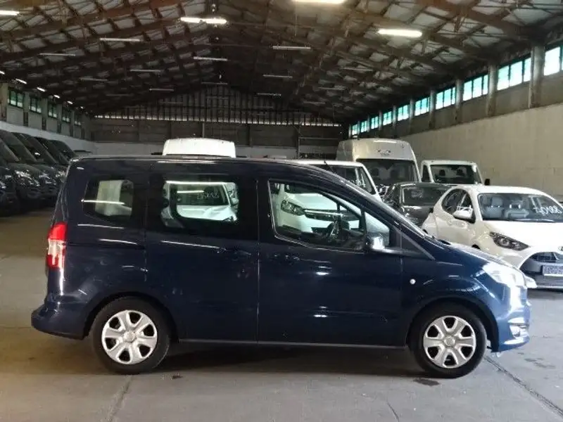 Annonce voiture d'occasion Ford Tourneo Courier - CARADIZE