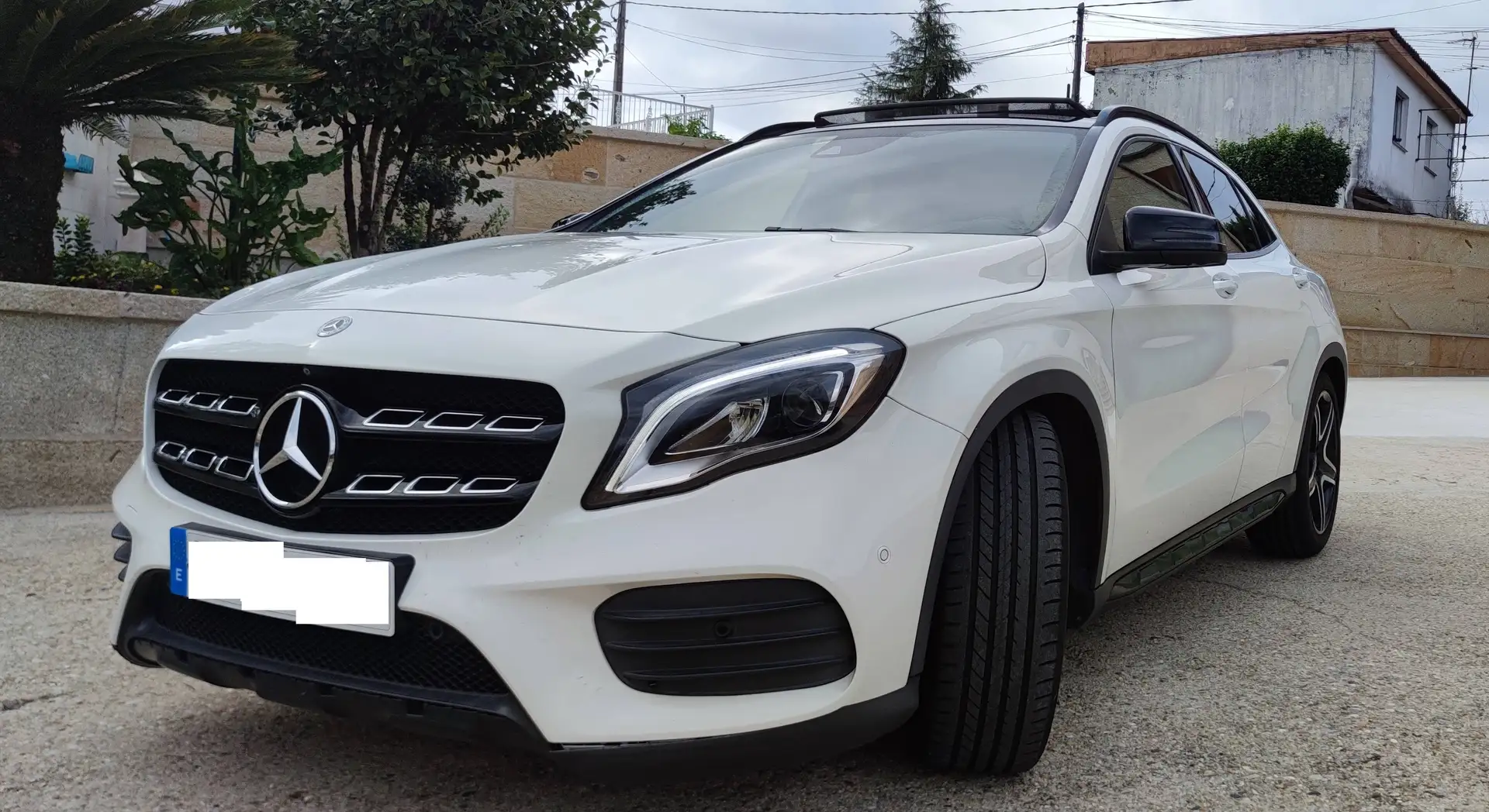 Mercedes-Benz GLA 180 GLA 180 7G-DCT AMG Line 7G-DCT AMG Line Blanco - 2