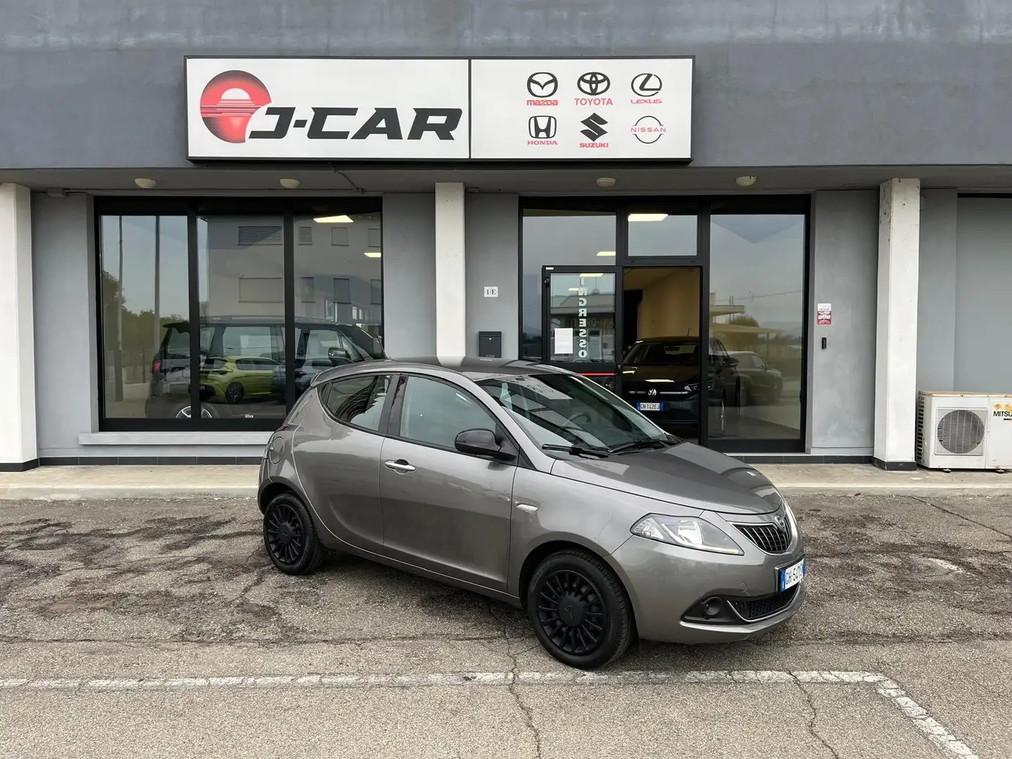 Lancia Ypsilon Ypsilon III 2021 1.0 firefly hybrid Silver s Grau - 1