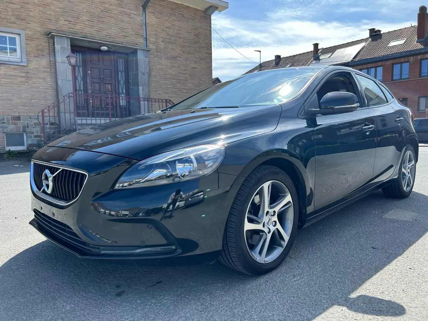Volvo V40 2.0 T2 Momentum Zwart - 1