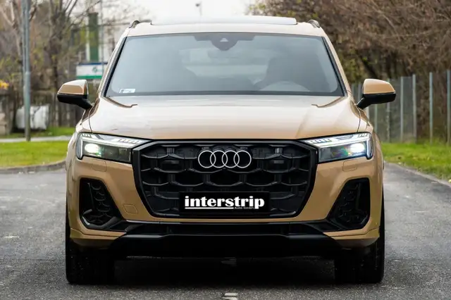Audi Q7 view 2