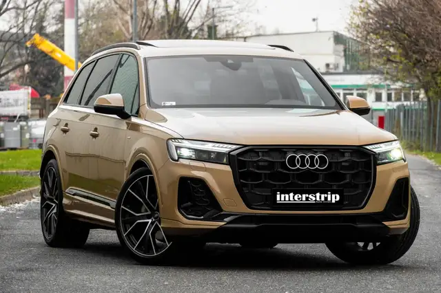 Audi Q7 view 3
