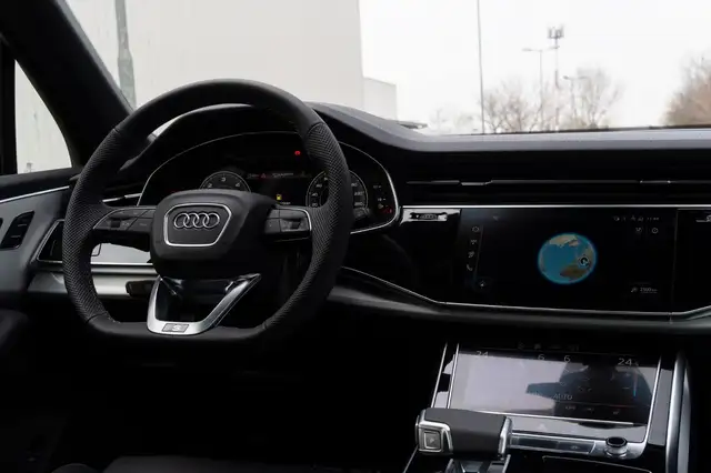 Audi Q7 view 15