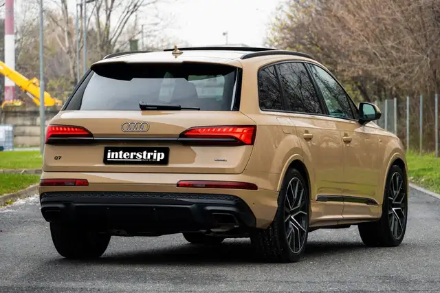 Audi Q7 view 6