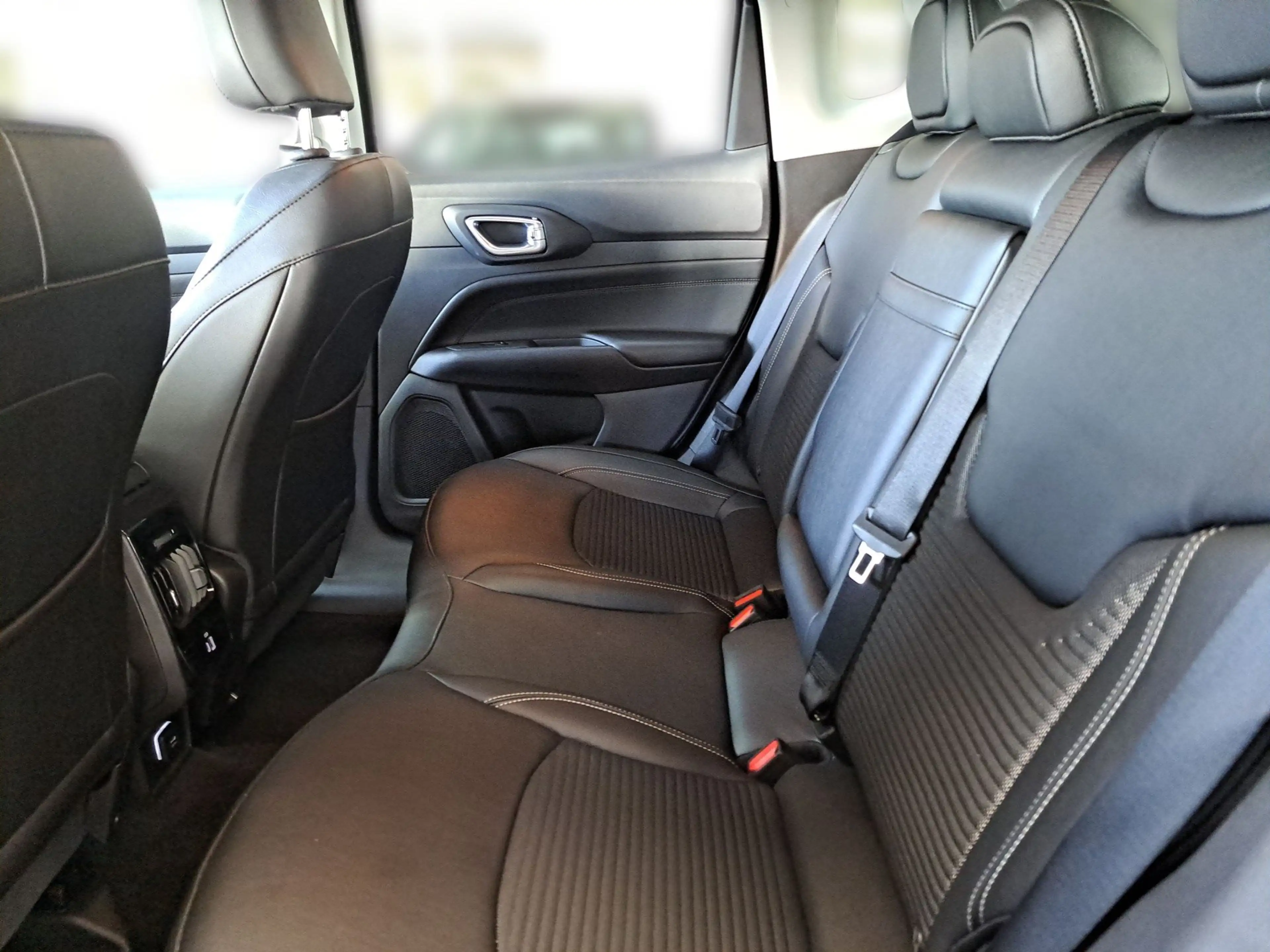 Jeep Compass Limited — photo 6