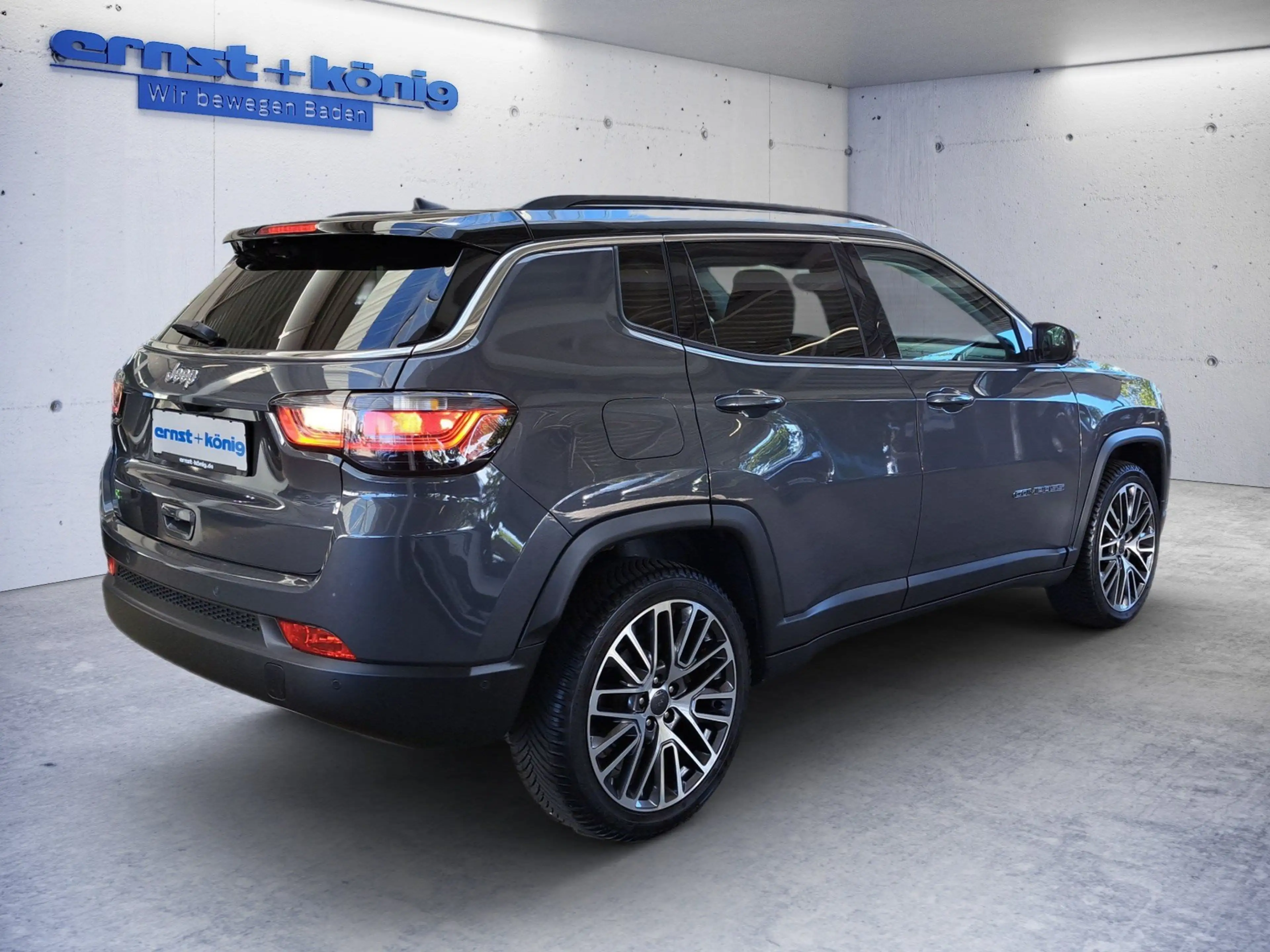Jeep Compass Limited — photo 3