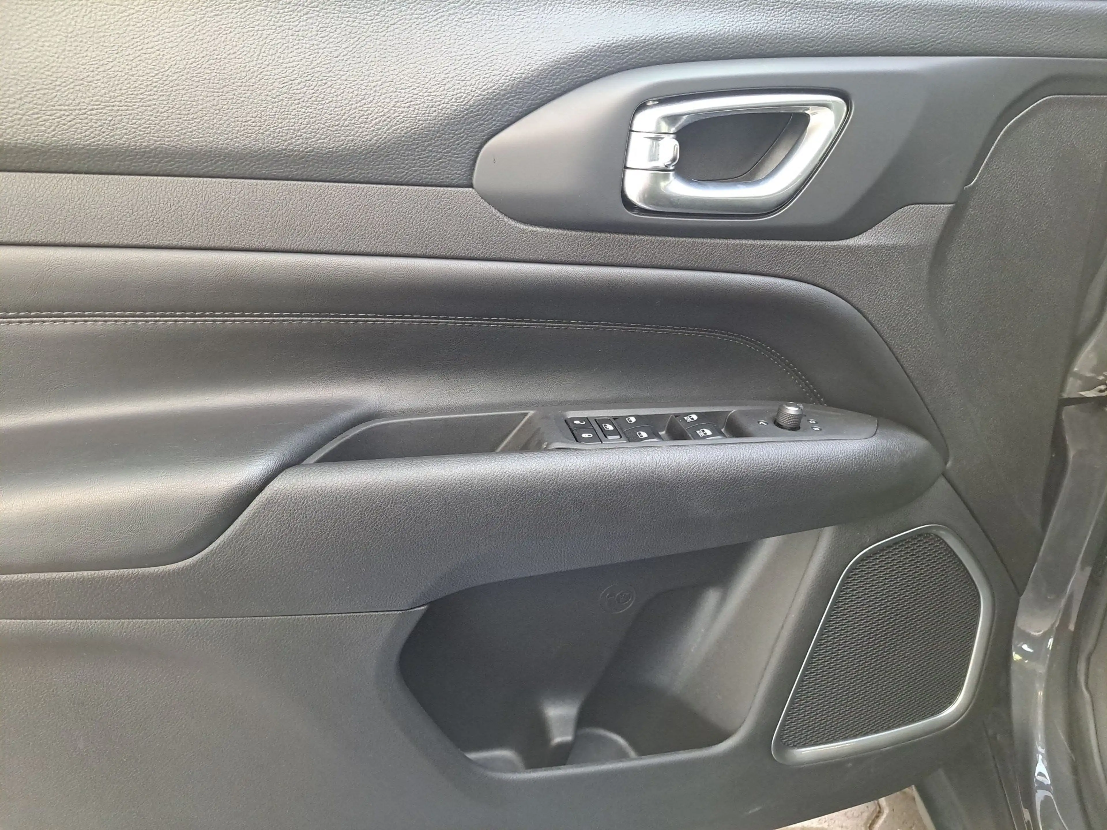 Jeep Compass Limited — photo 15