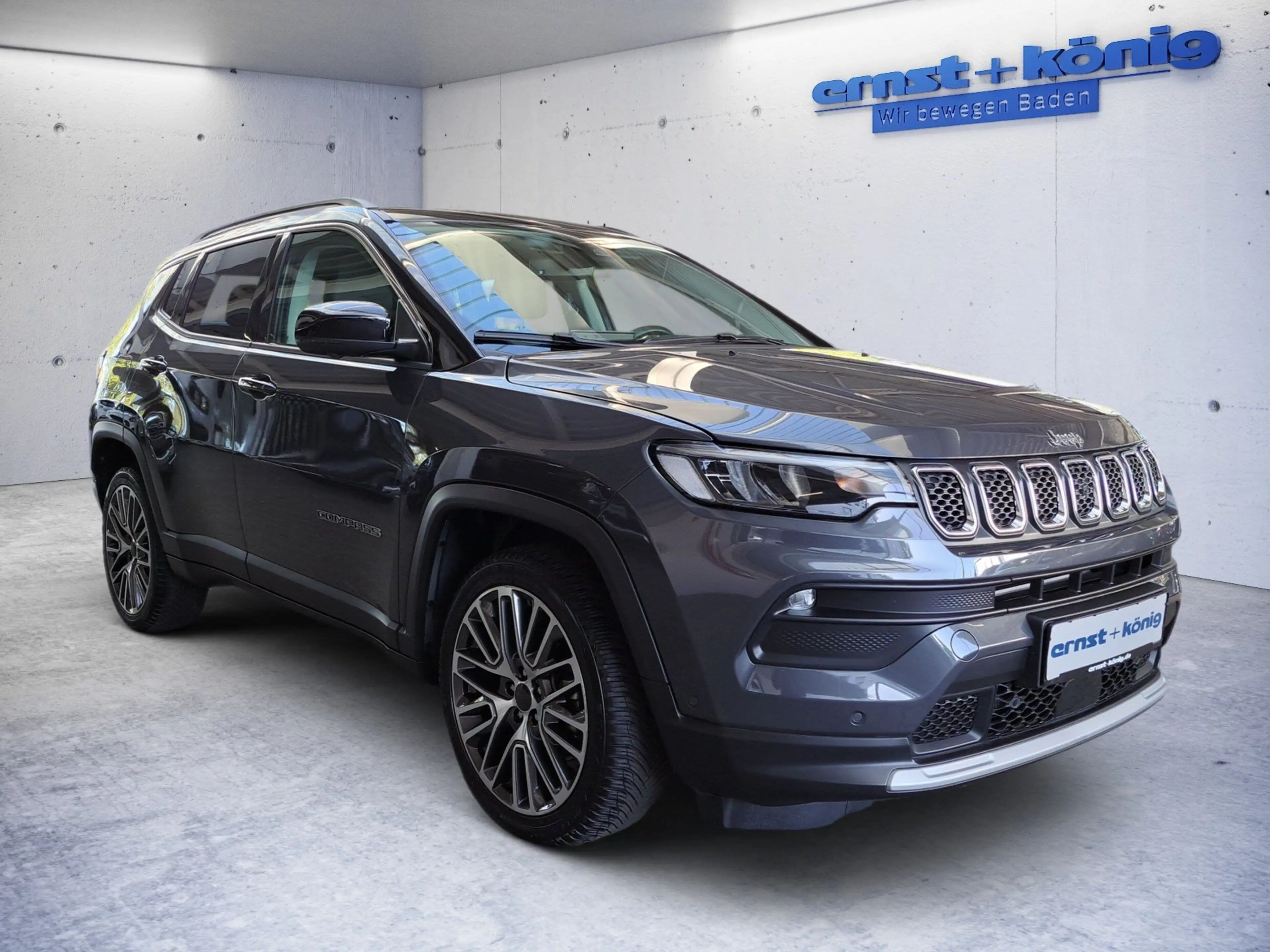 Jeep Compass Limited — photo 2