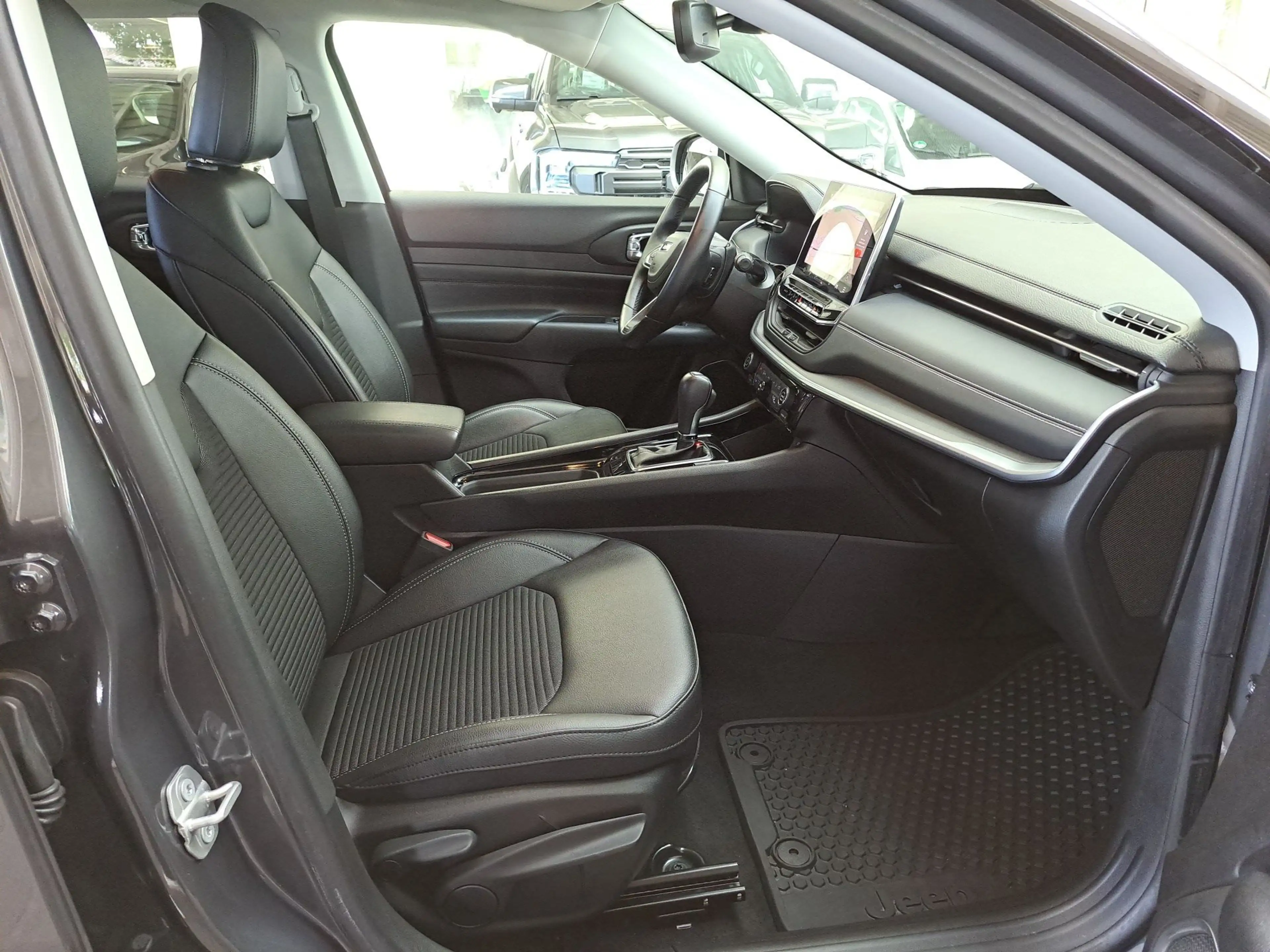 Jeep Compass Limited — photo 8