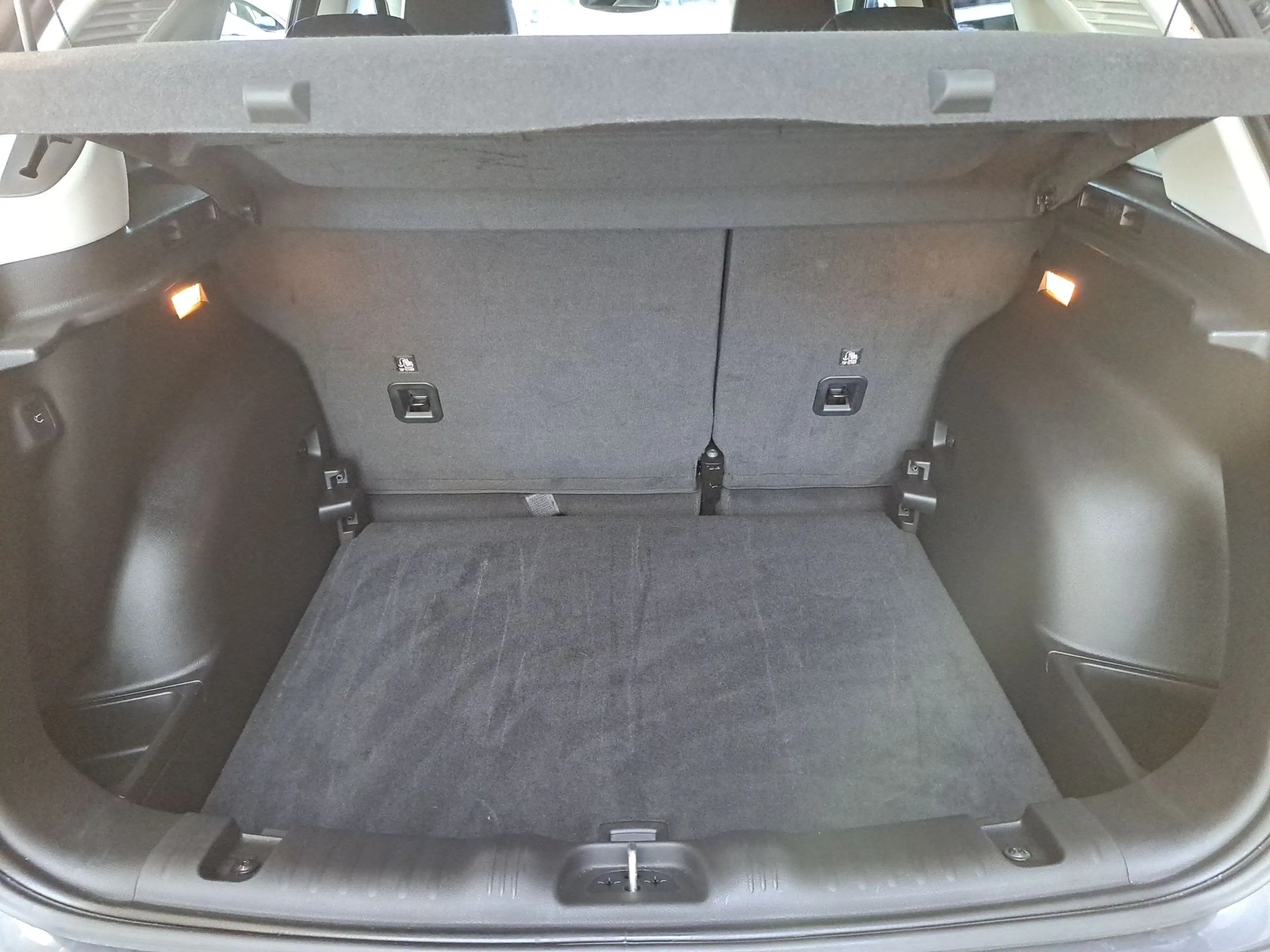 Jeep Compass Limited — photo 9