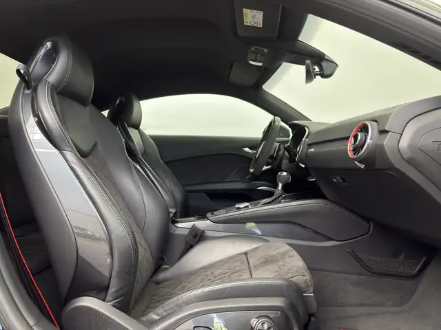 Audi TT view 14