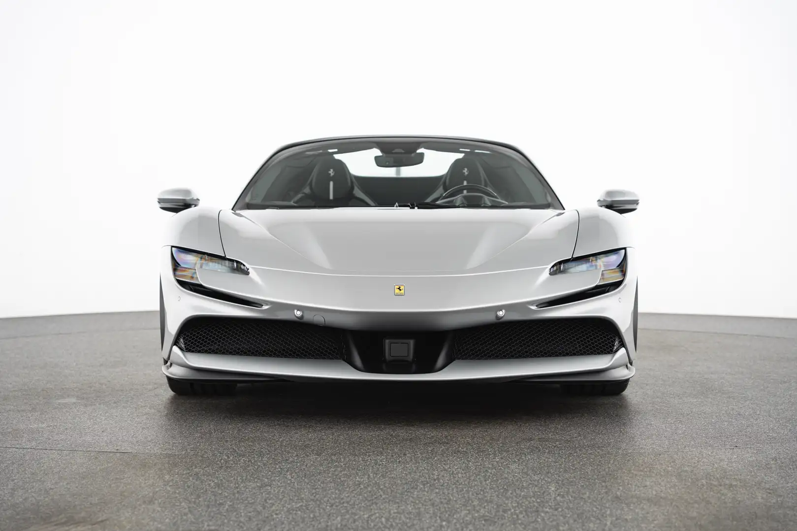 Ferrari SF90 Spider PHEV 7,9kWh F1-DCT Silber - 2