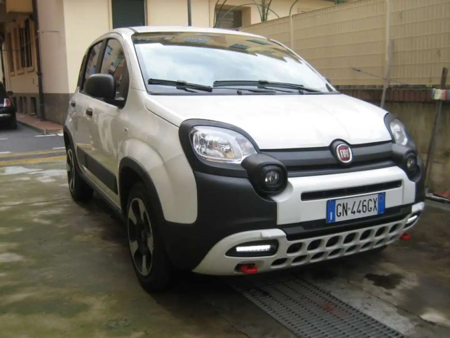 Fiat New Panda CROSS 1.0 FIREFLY S-S HYBRID Weiß - 1