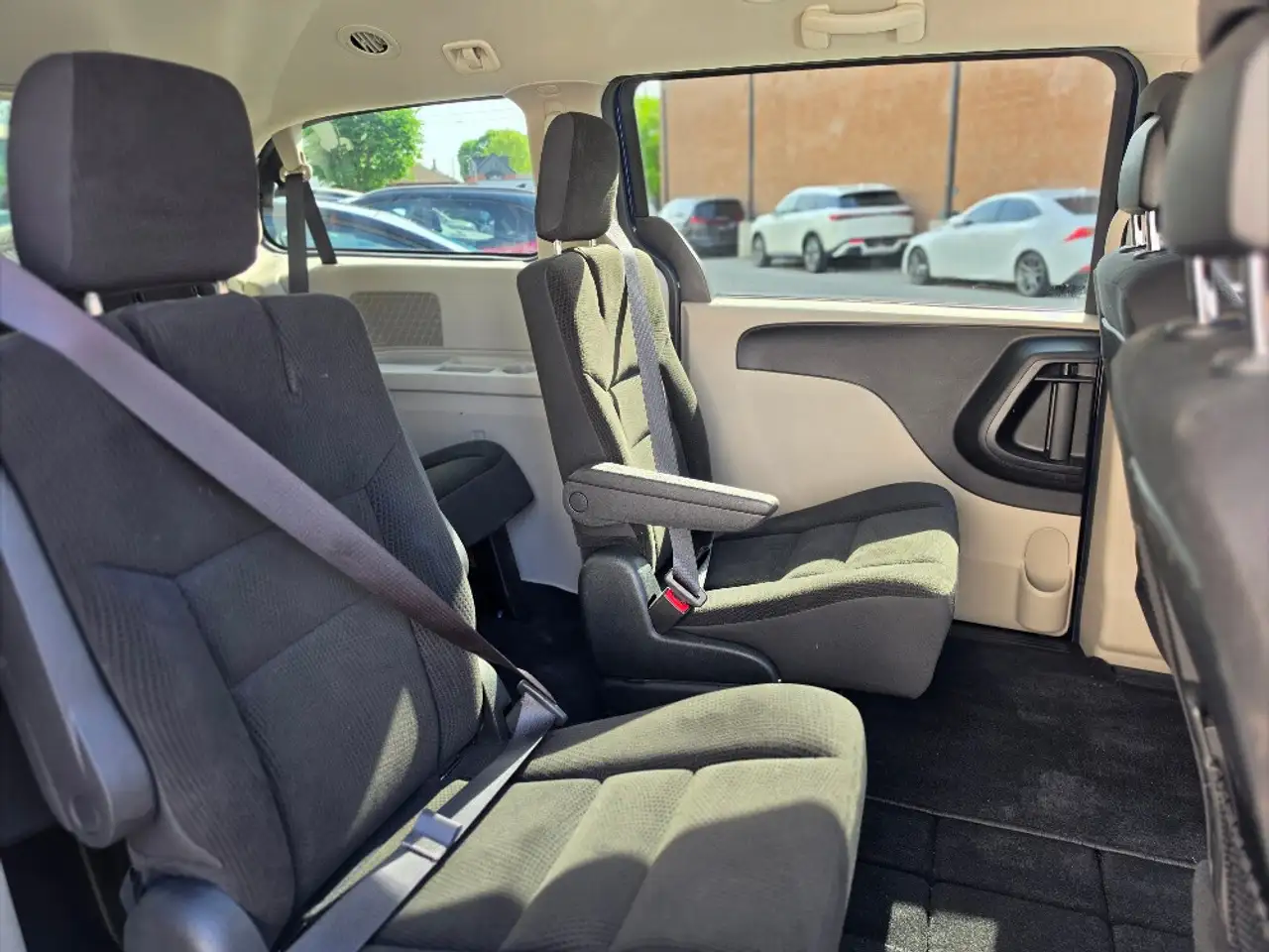 Dodge Grand Caravan photo Dodge Grand Caravan