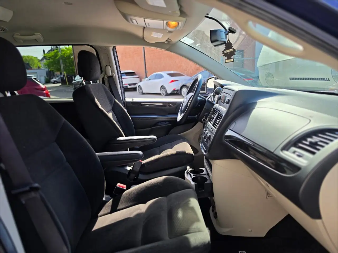 Dodge Grand Caravan photo Dodge Grand Caravan