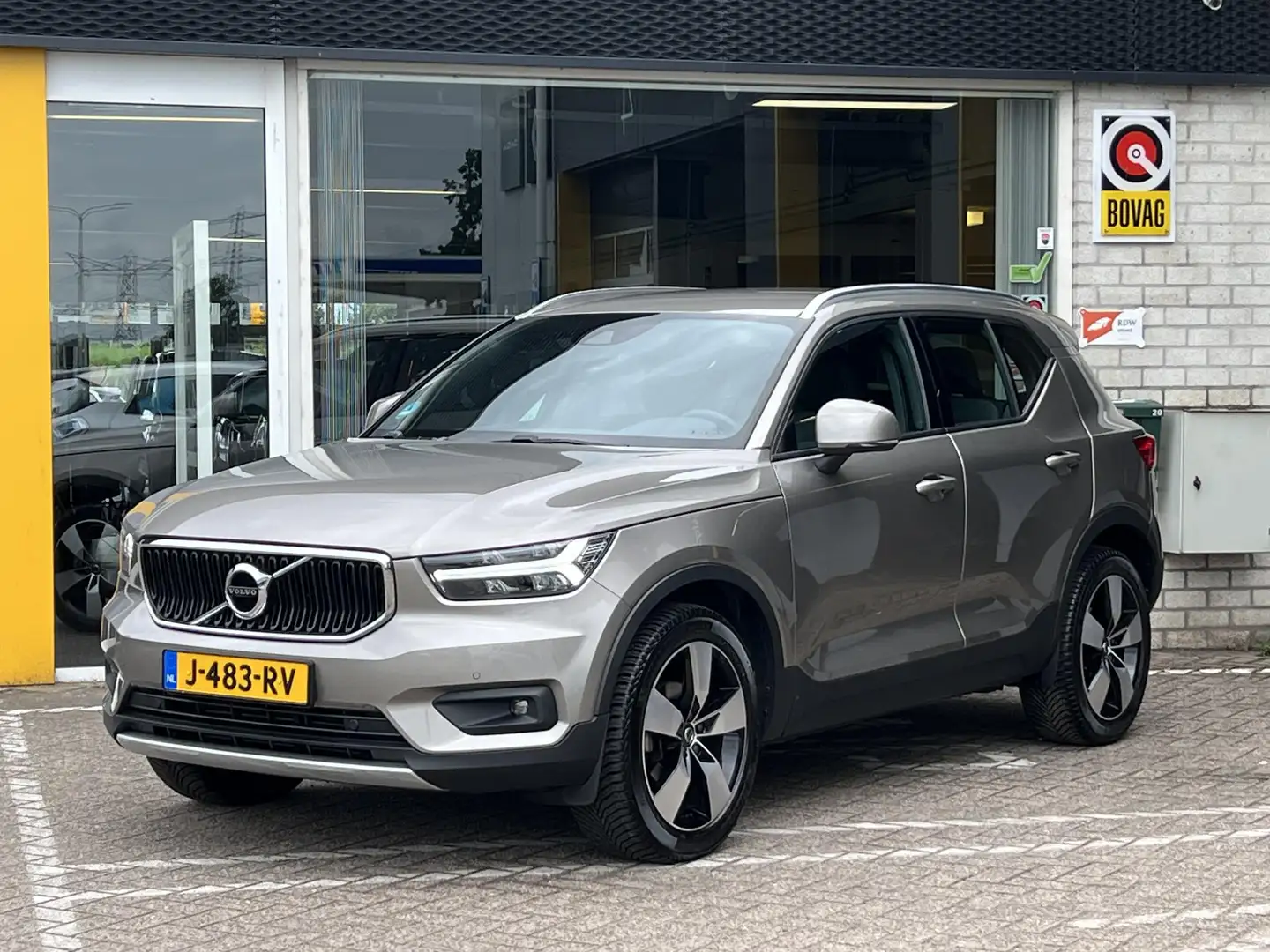 Volvo XC40 1.5 T2 Business Pro | Navigatie | Stoel & stuurver Grijs - 2