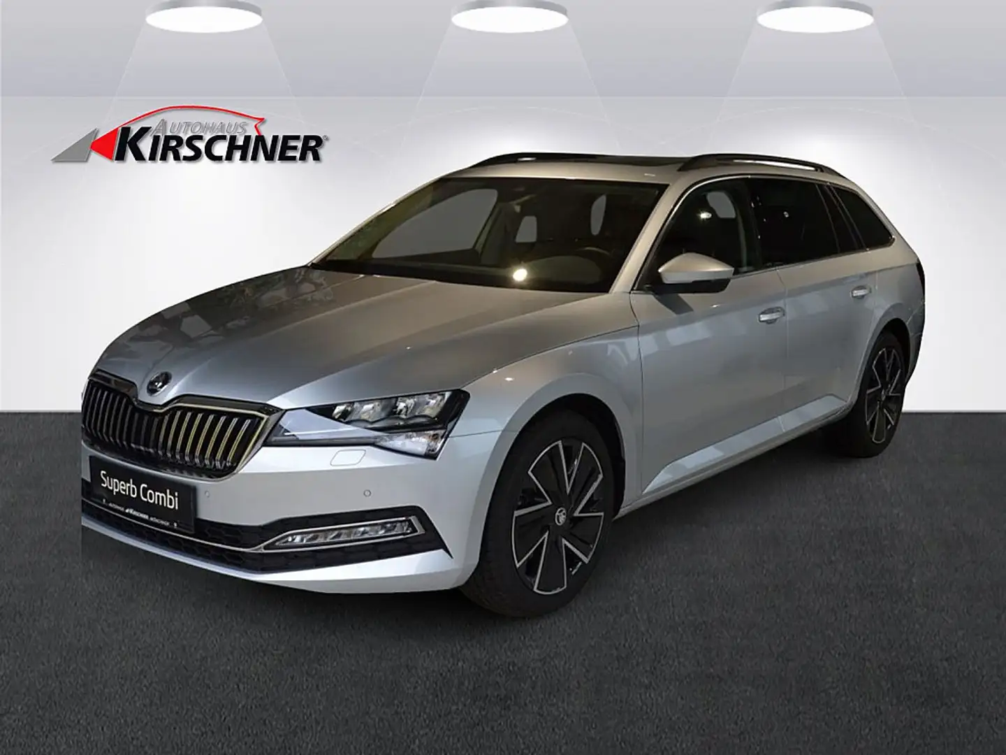 Skoda Superb Kombi 2,0 TDI Style DSG Srebrny - 1