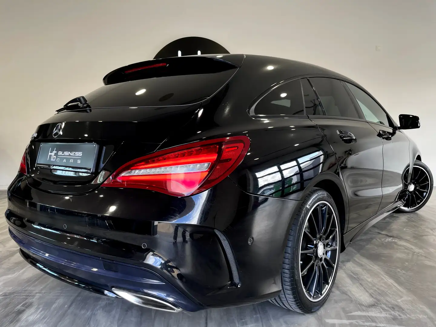 Mercedes-Benz CLA 200 d/ SHOOTING BRAKE/ PACK AMG/ PACK NIGHT/ ALCANTARA Noir - 2