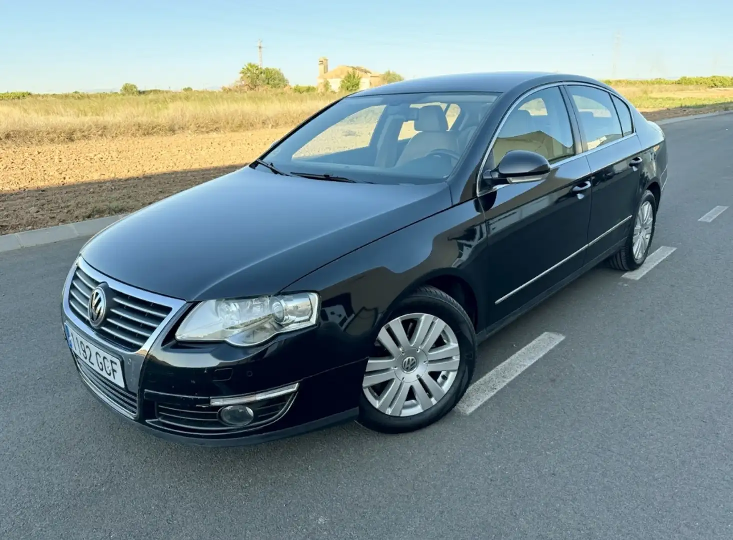 Volkswagen Passat 2.0TDI Advance DSG Negro - 1