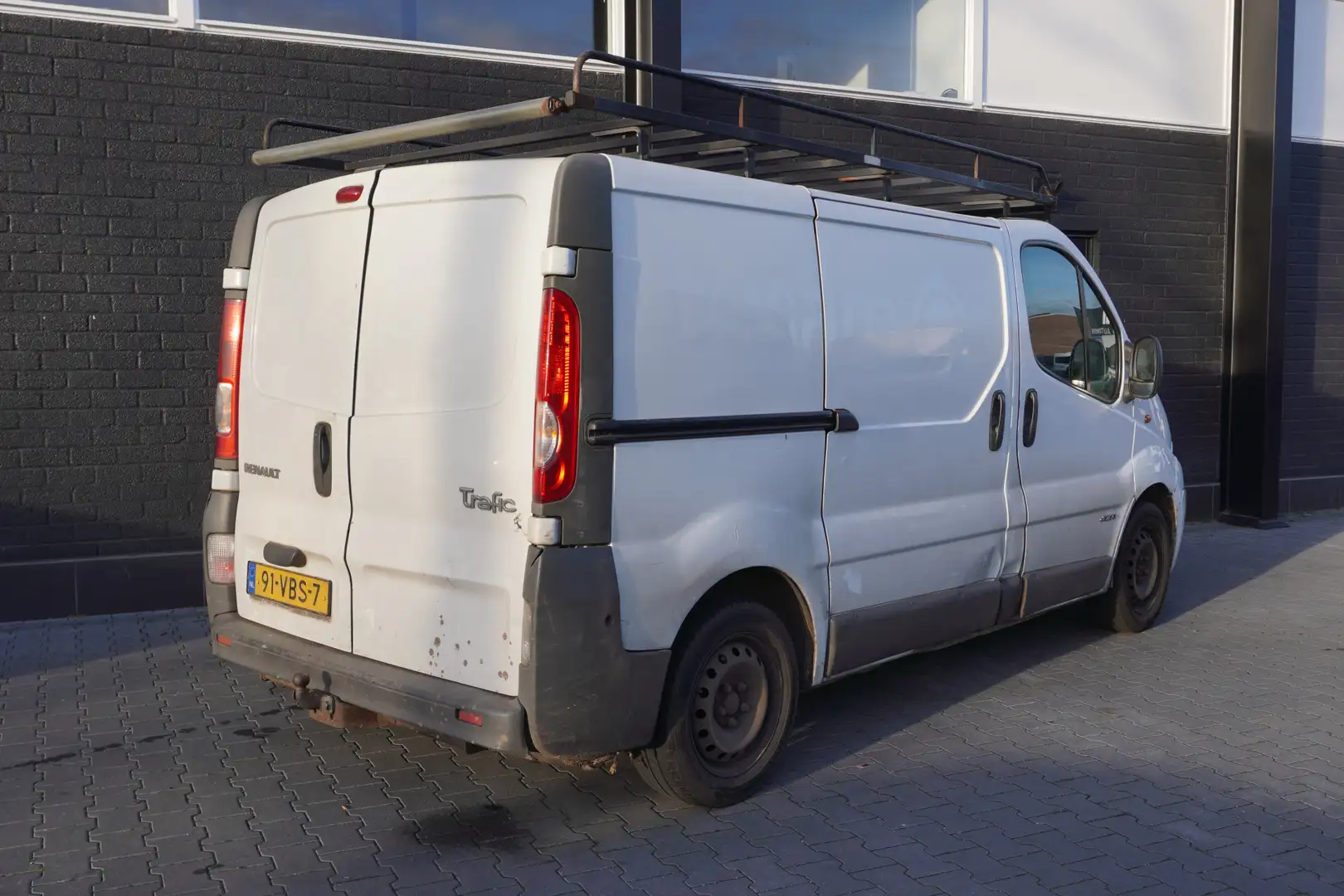 Renault Trafic 1.9 dCi 100PK - Airco - Trekhaak -  Imperiaal -  € Alb - 2